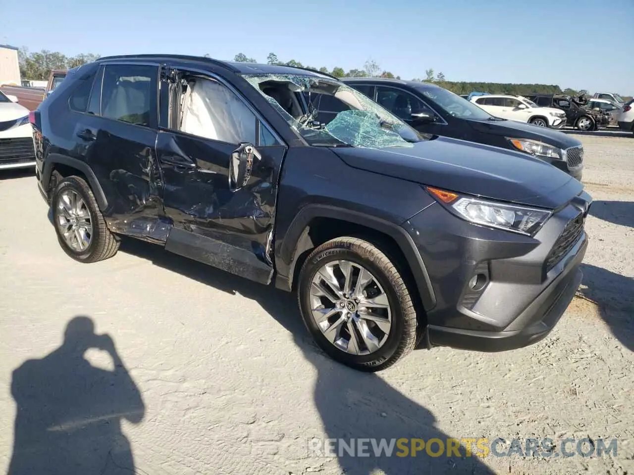 4 Photograph of a damaged car 2T3C1RFV3MC133758 TOYOTA RAV4 2021