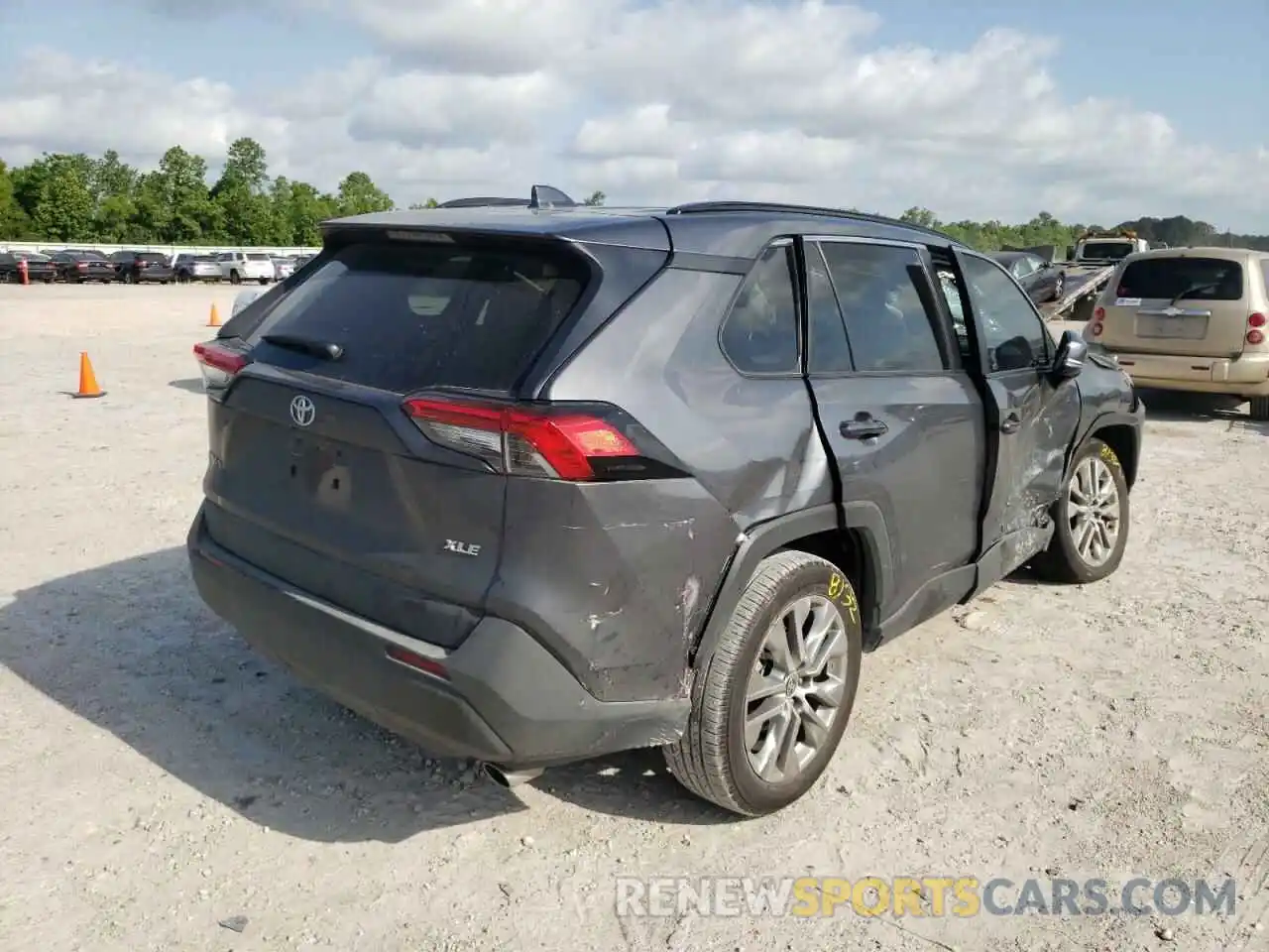 4 Photograph of a damaged car 2T3C1RFV3MW152714 TOYOTA RAV4 2021