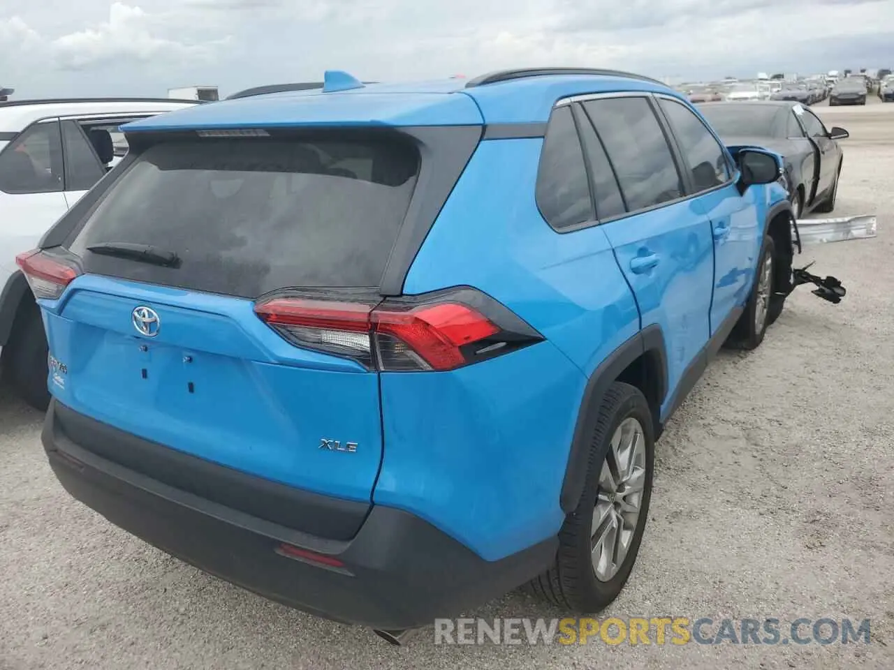 4 Photograph of a damaged car 2T3C1RFV3MW159923 TOYOTA RAV4 2021