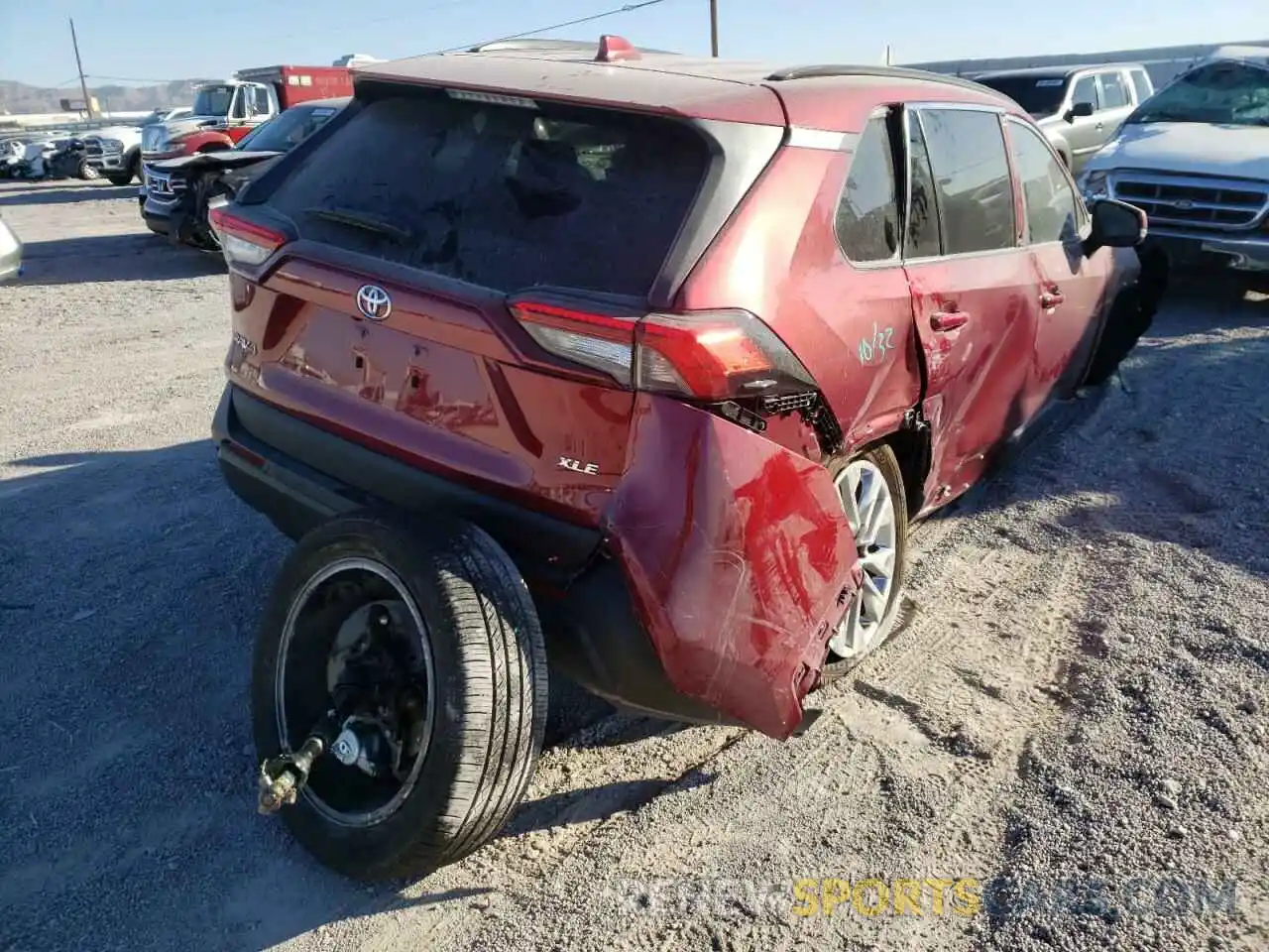 4 Photograph of a damaged car 2T3C1RFV3MW181470 TOYOTA RAV4 2021