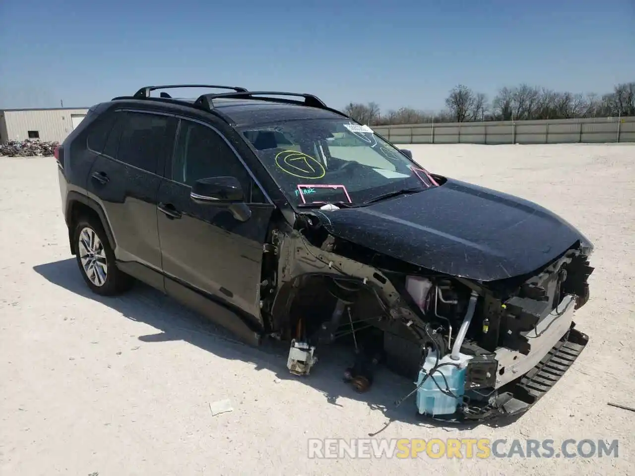 1 Photograph of a damaged car 2T3C1RFV4MC132604 TOYOTA RAV4 2021