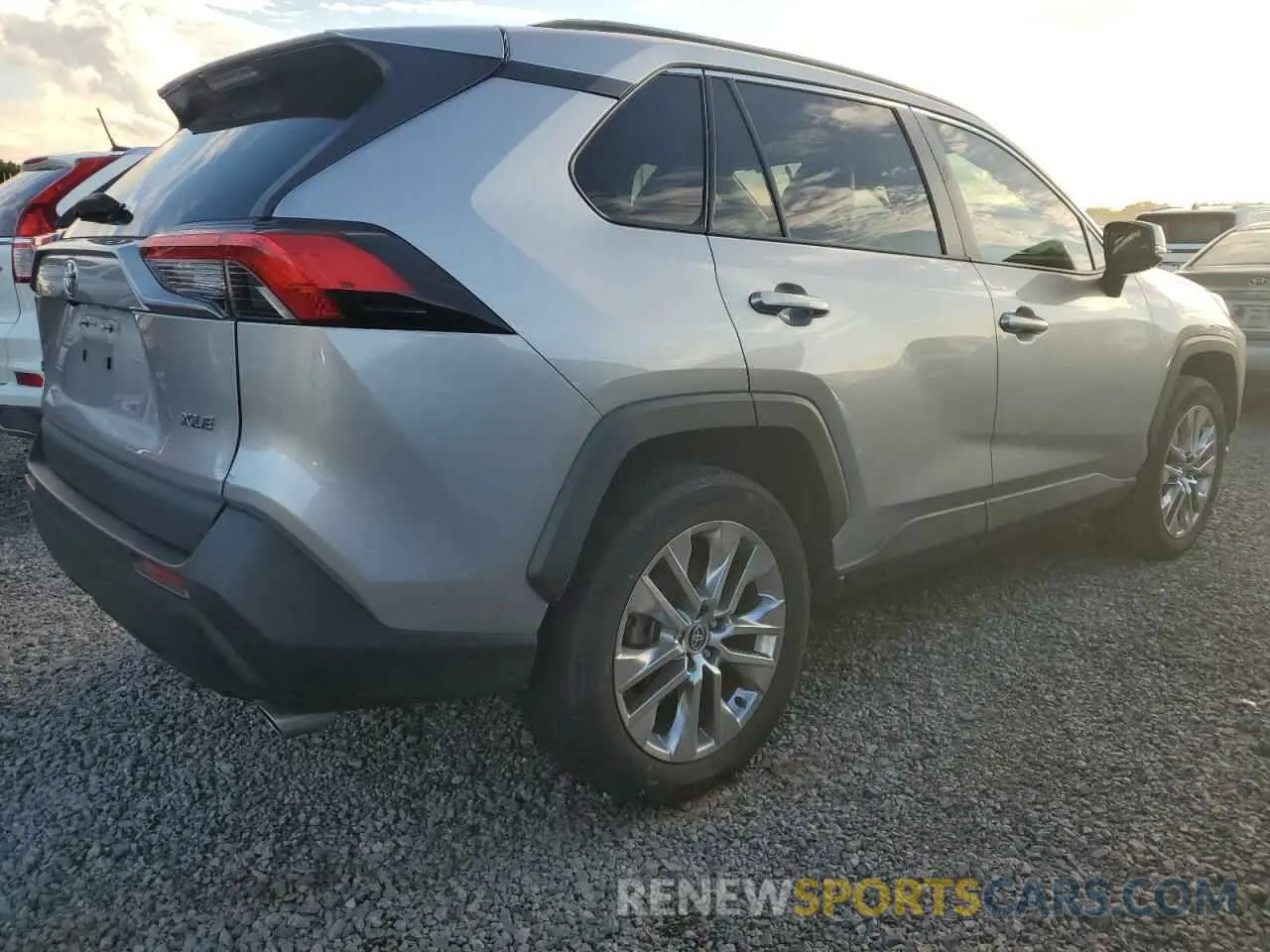 3 Photograph of a damaged car 2T3C1RFV4MC163030 TOYOTA RAV4 2021