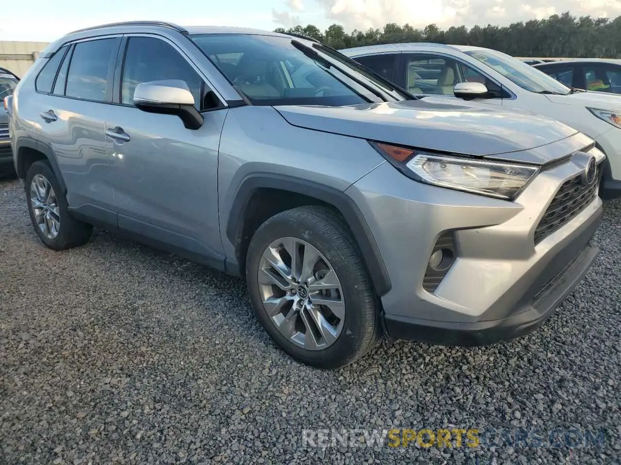 4 Photograph of a damaged car 2T3C1RFV4MC163030 TOYOTA RAV4 2021