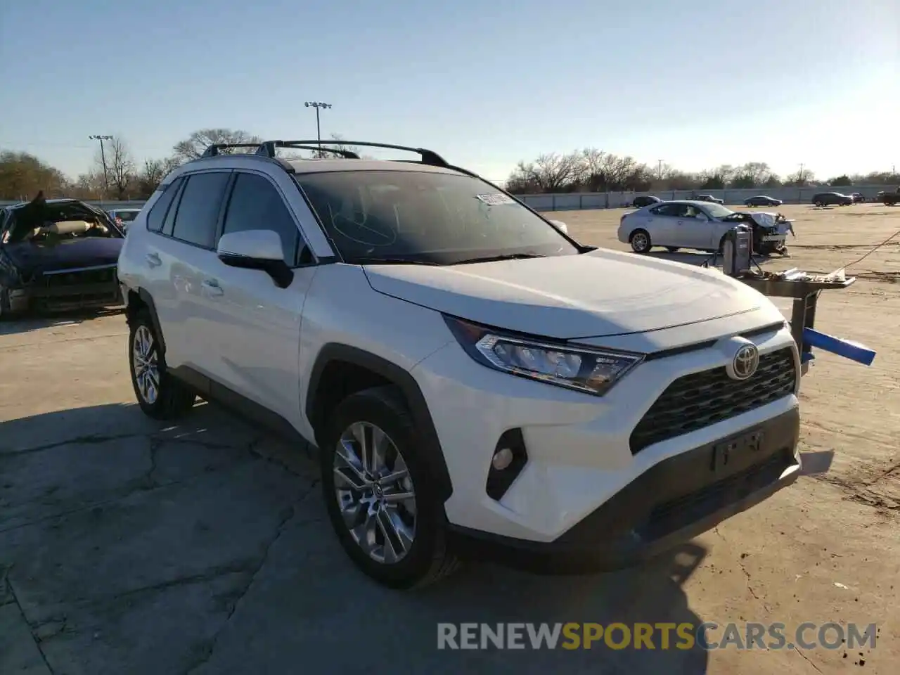 1 Photograph of a damaged car 2T3C1RFV4MW119818 TOYOTA RAV4 2021