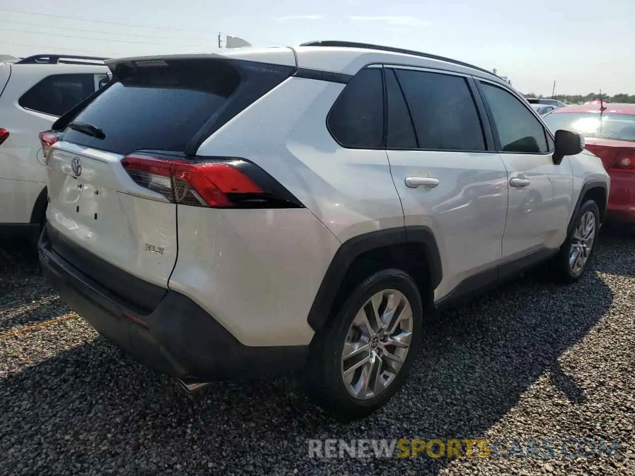 3 Photograph of a damaged car 2T3C1RFV4MW132102 TOYOTA RAV4 2021