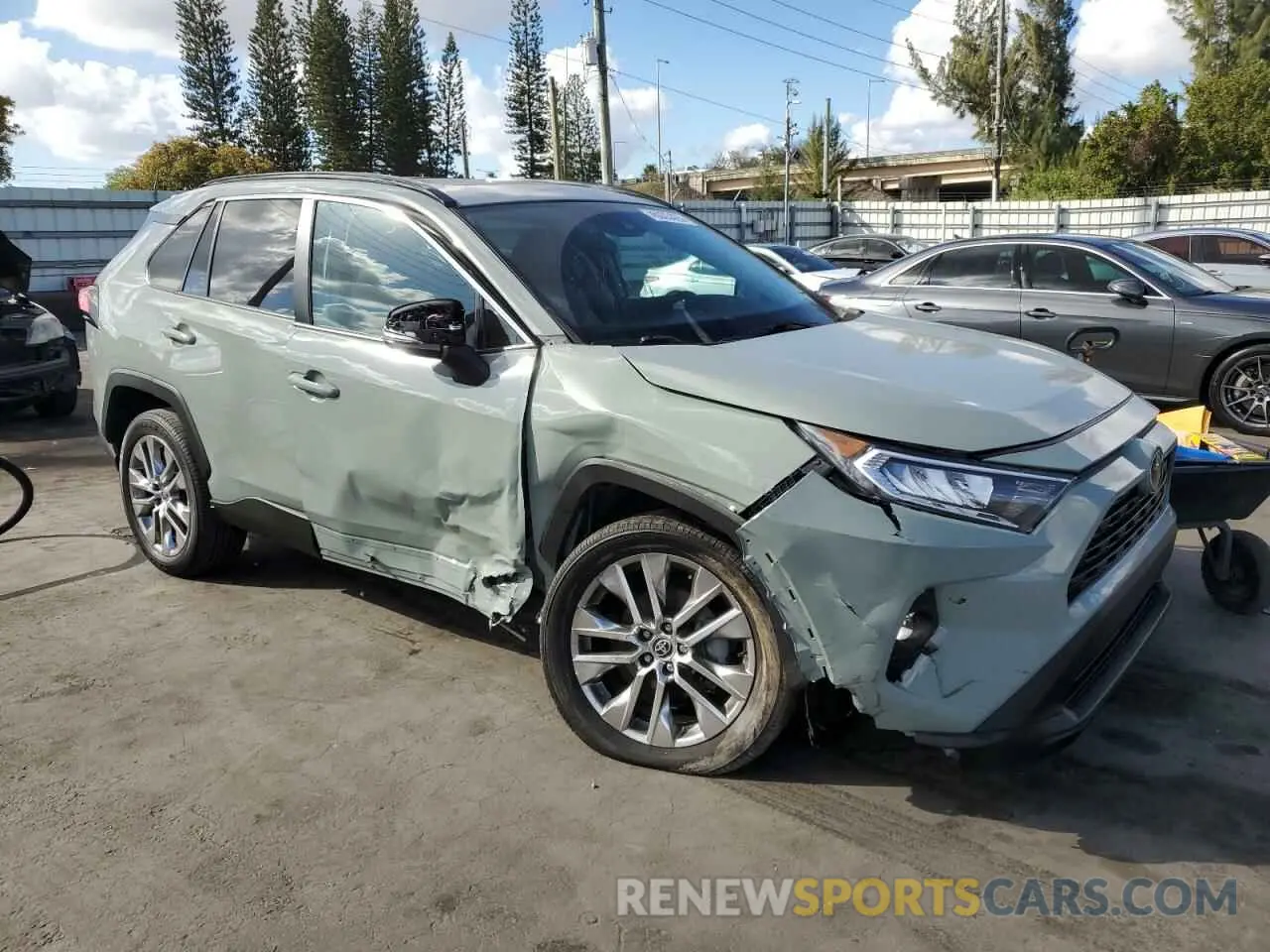 4 Photograph of a damaged car 2T3C1RFV4MW132181 TOYOTA RAV4 2021