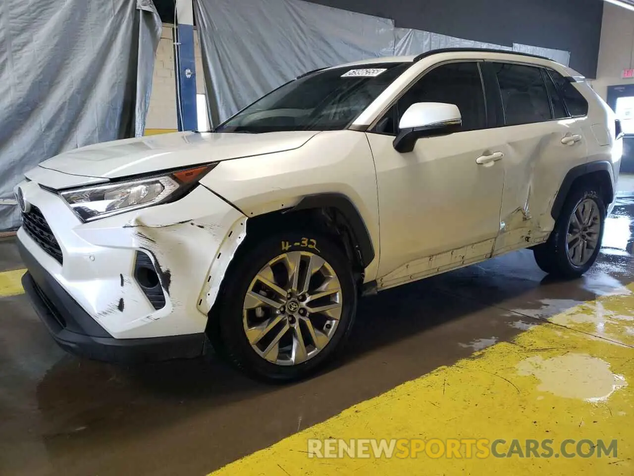 1 Photograph of a damaged car 2T3C1RFV4MW145805 TOYOTA RAV4 2021