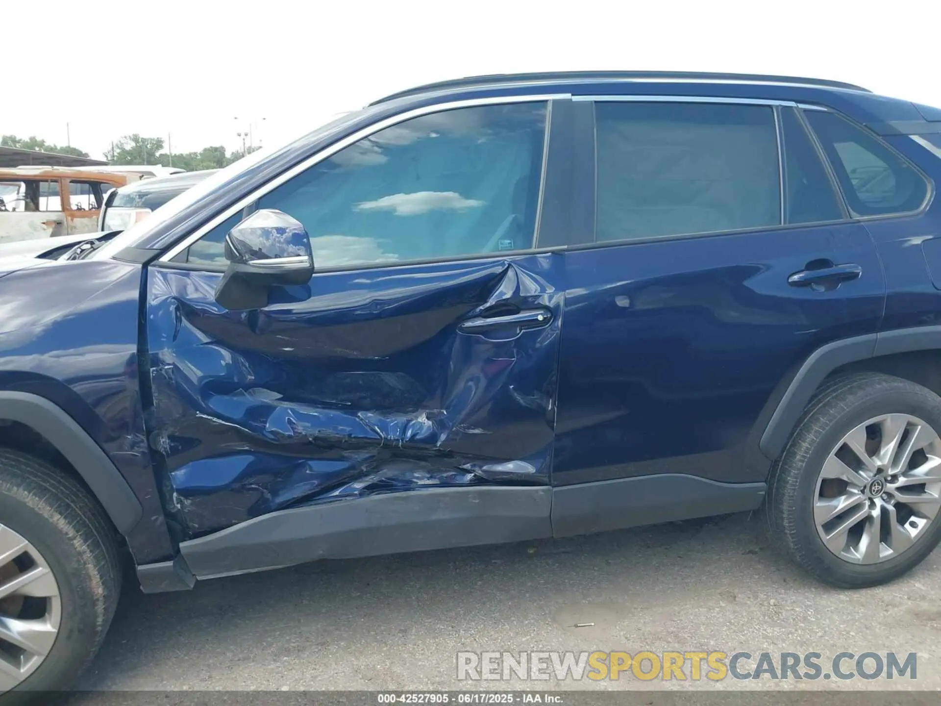 13 Photograph of a damaged car 2T3C1RFV4MW149532 TOYOTA RAV4 2021