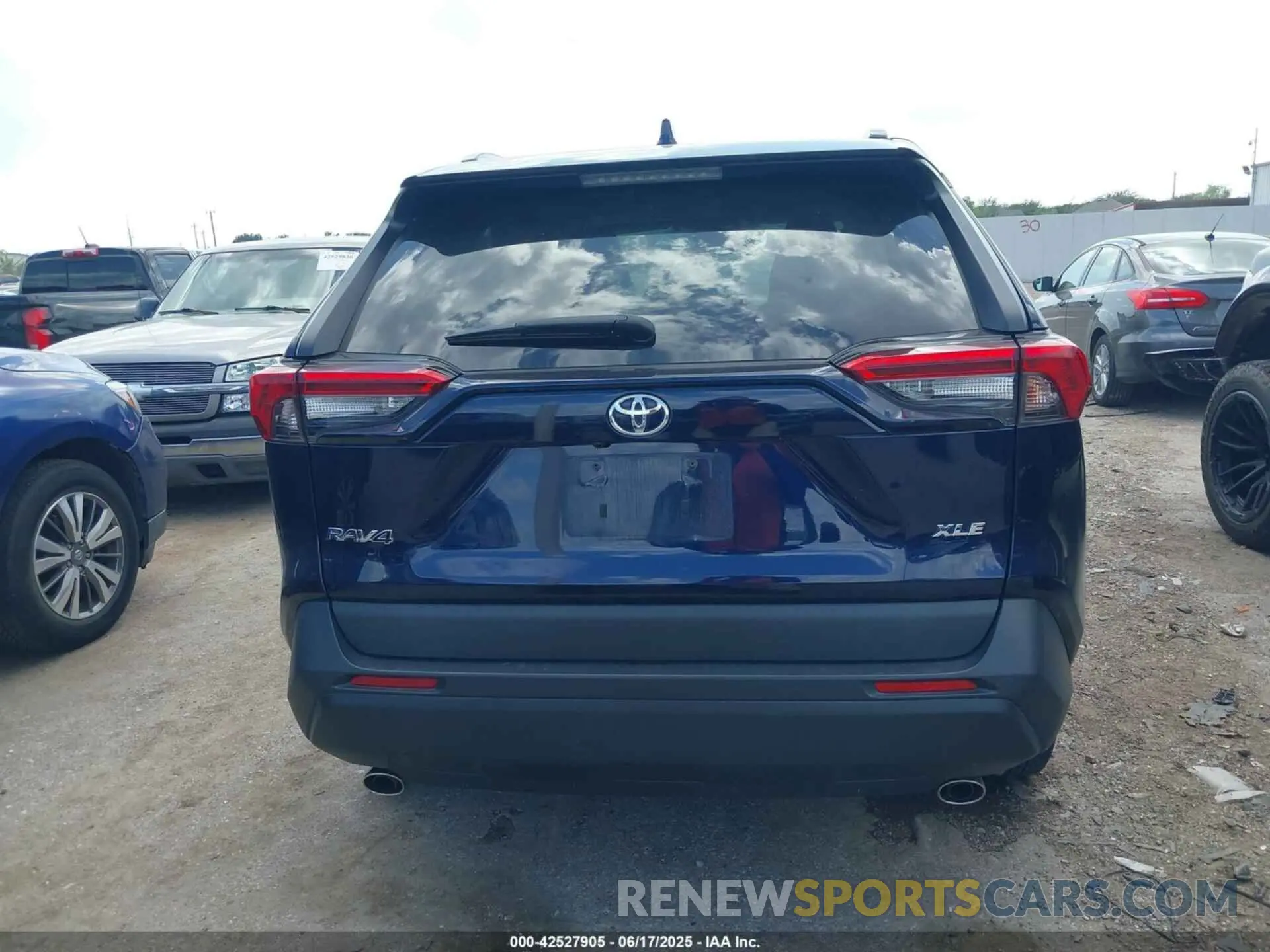 15 Photograph of a damaged car 2T3C1RFV4MW149532 TOYOTA RAV4 2021