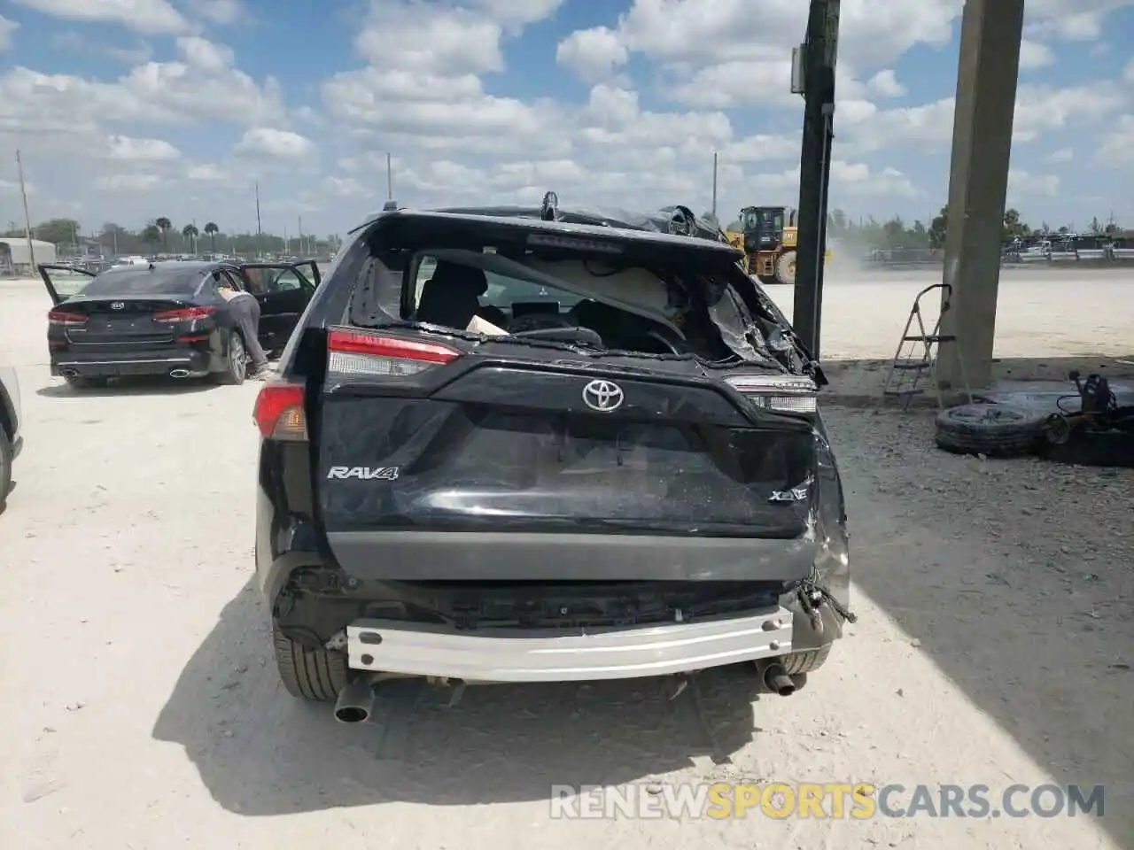 9 Photograph of a damaged car 2T3C1RFV4MW163656 TOYOTA RAV4 2021