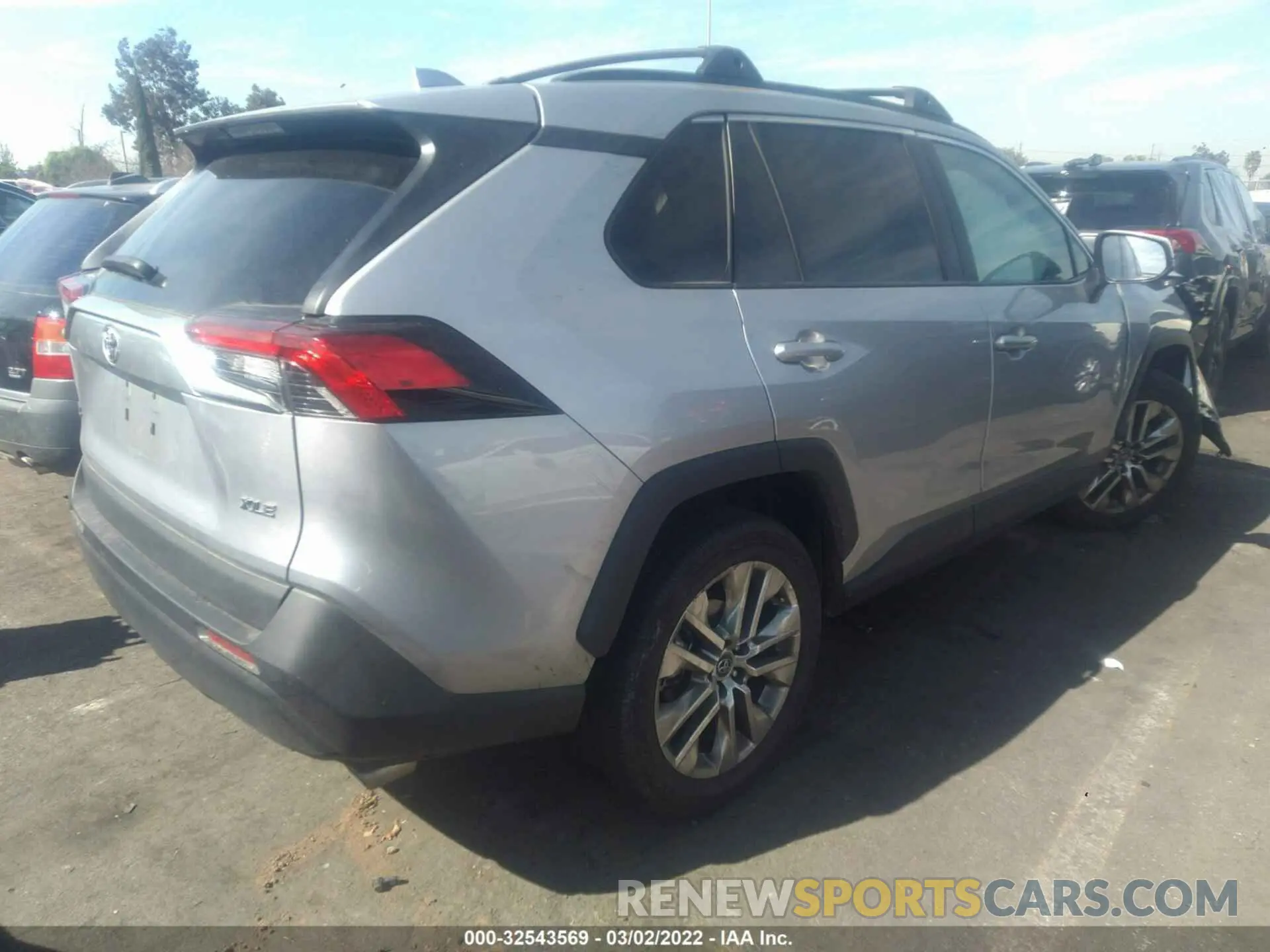 4 Photograph of a damaged car 2T3C1RFV5MC106772 TOYOTA RAV4 2021