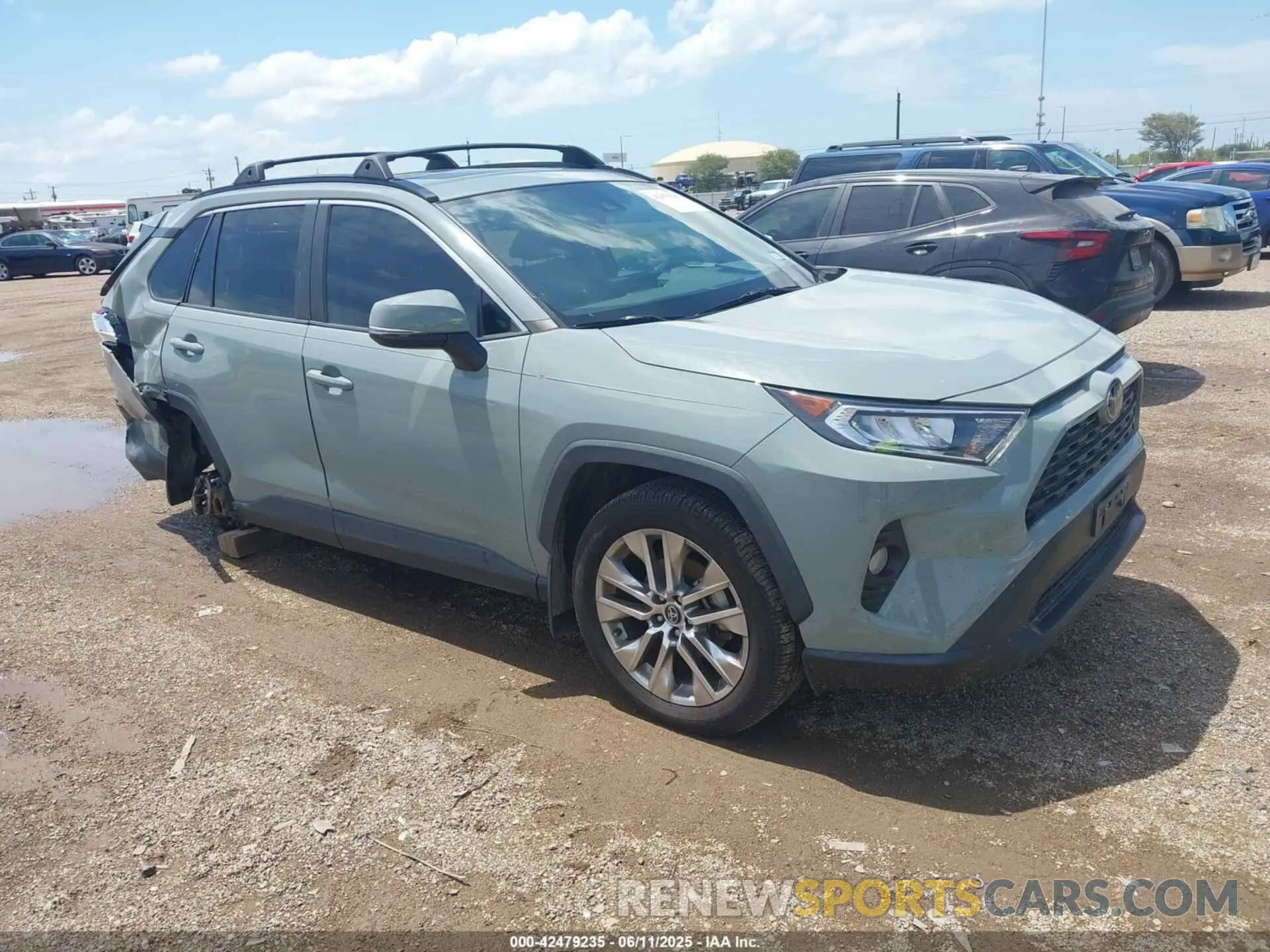 1 Photograph of a damaged car 2T3C1RFV5MW123859 TOYOTA RAV4 2021