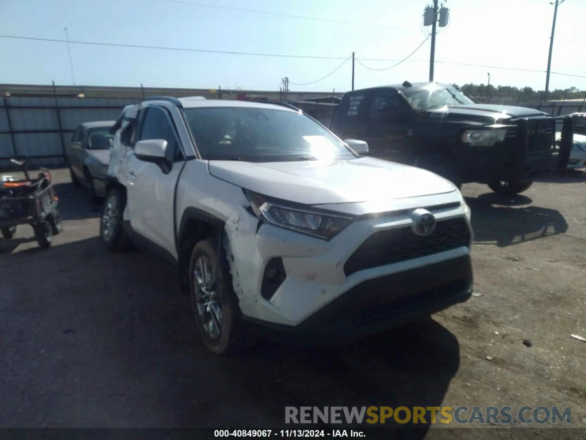 1 Photograph of a damaged car 2T3C1RFV5MW158076 TOYOTA RAV4 2021