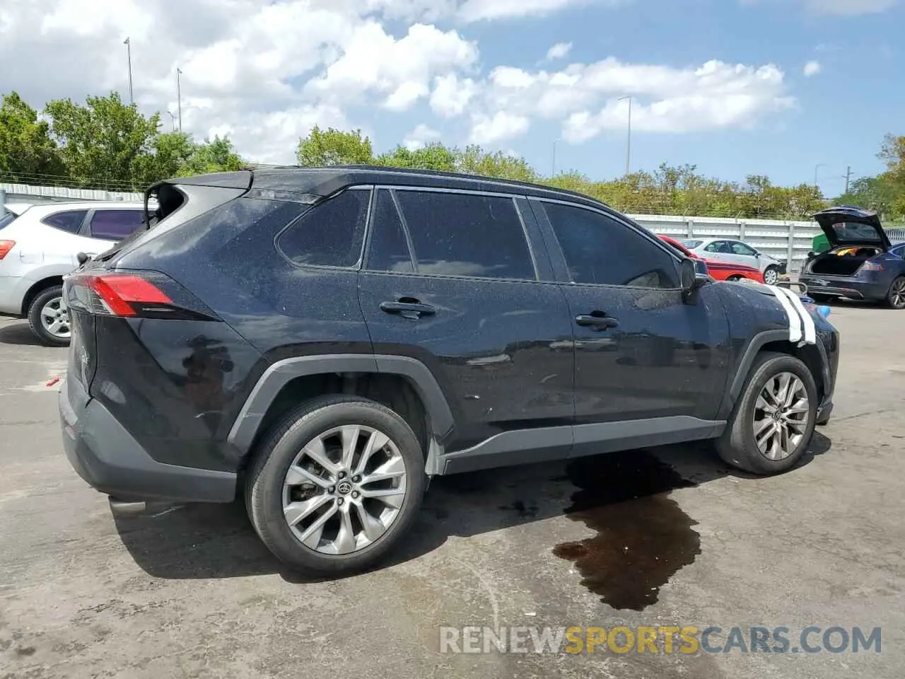 3 Photograph of a damaged car 2T3C1RFV6MC172389 TOYOTA RAV4 2021