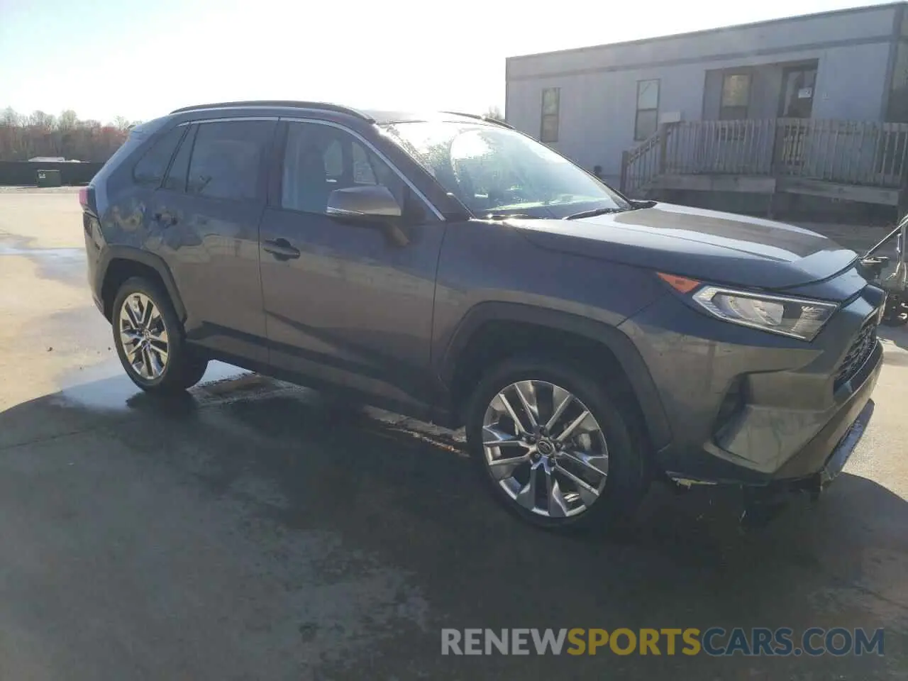 4 Photograph of a damaged car 2T3C1RFV7MW161013 TOYOTA RAV4 2021