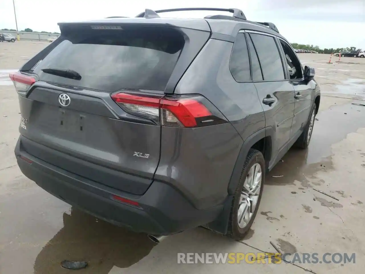 4 Photograph of a damaged car 2T3C1RFV8MC110914 TOYOTA RAV4 2021