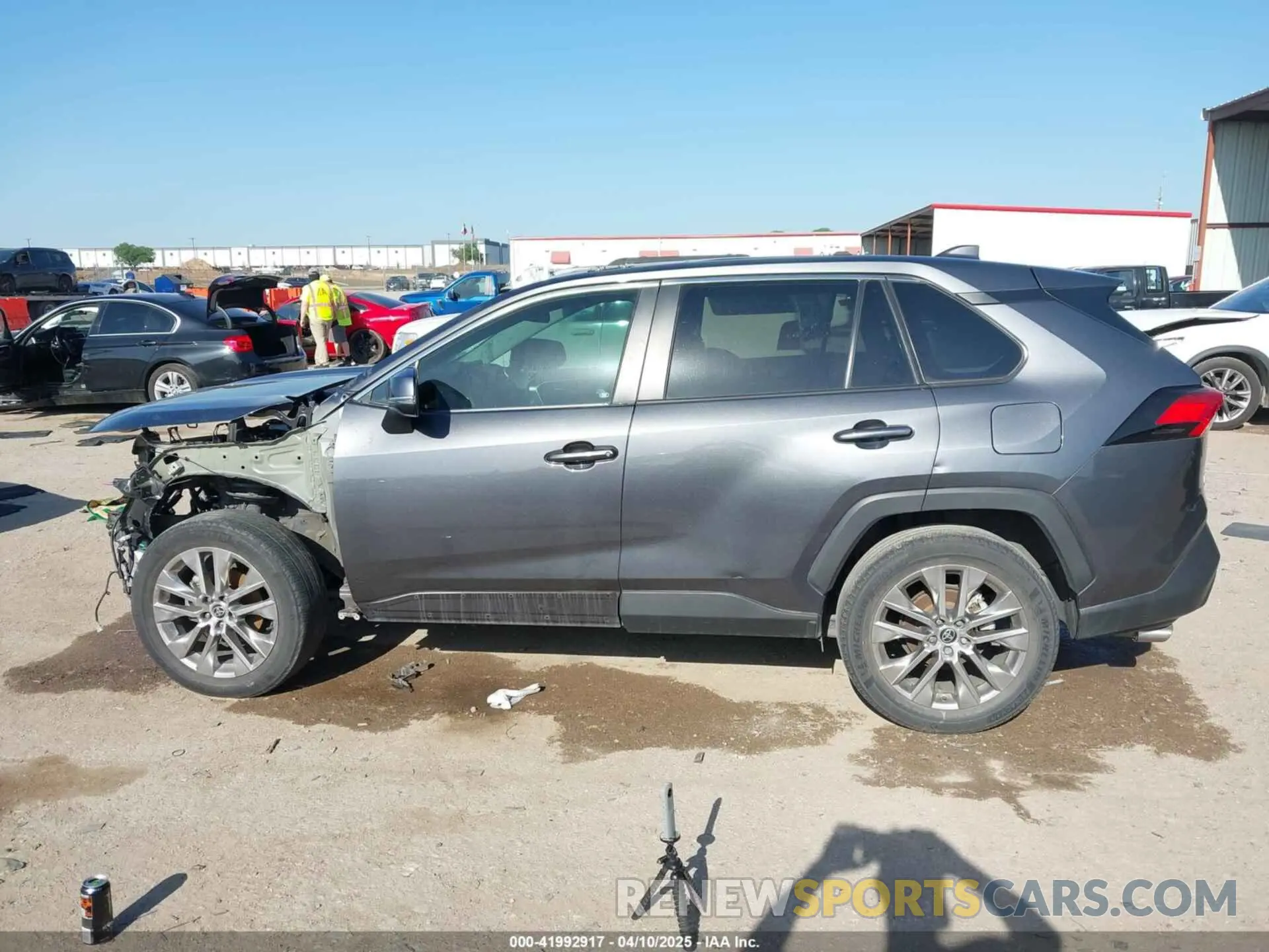 14 Photograph of a damaged car 2T3C1RFV8MC135182 TOYOTA RAV4 2021