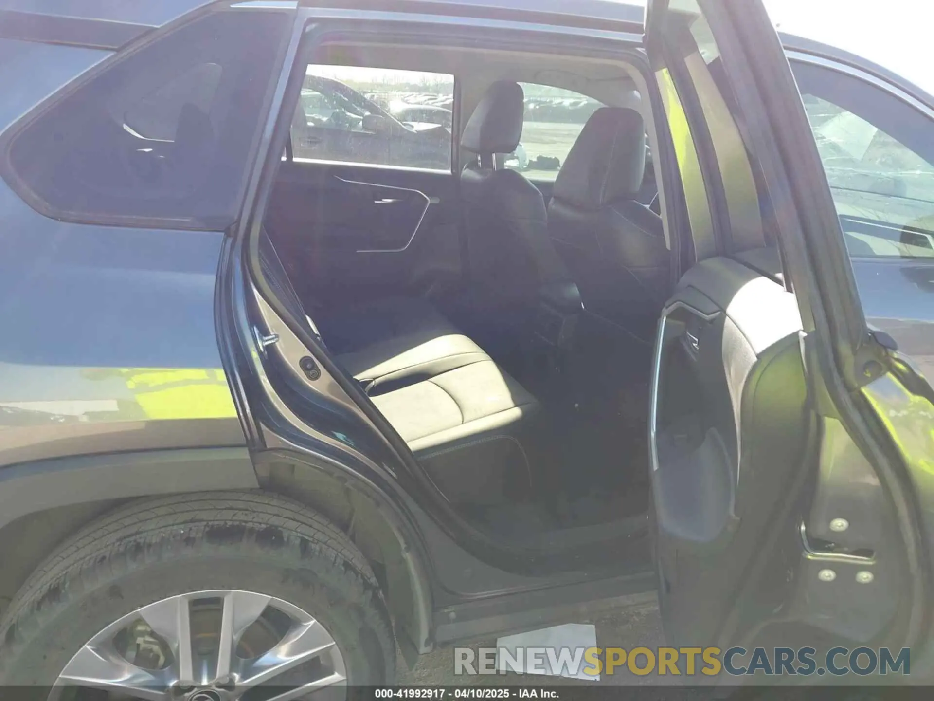 8 Photograph of a damaged car 2T3C1RFV8MC135182 TOYOTA RAV4 2021