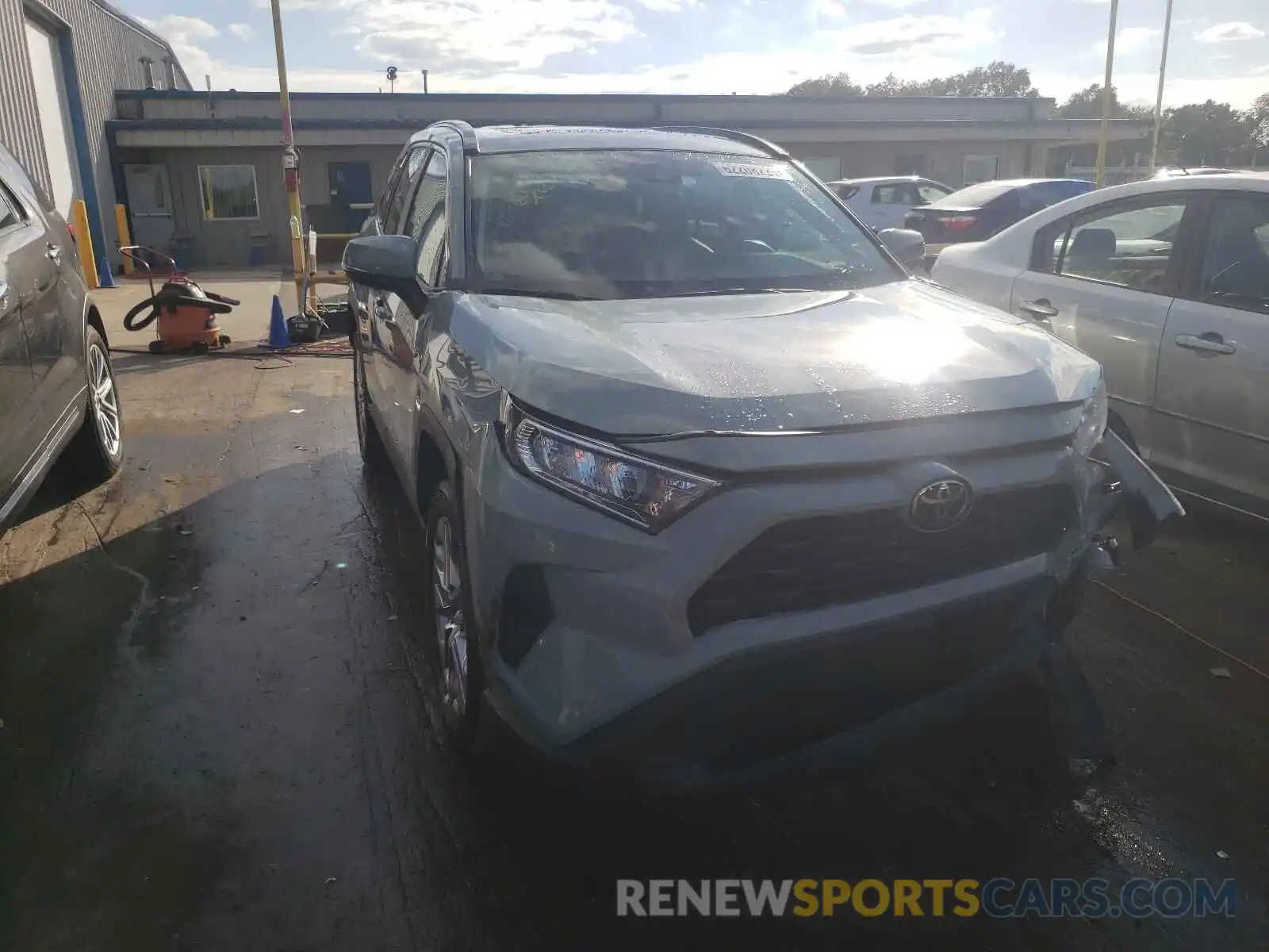 1 Photograph of a damaged car 2T3C1RFV8MW122799 TOYOTA RAV4 2021