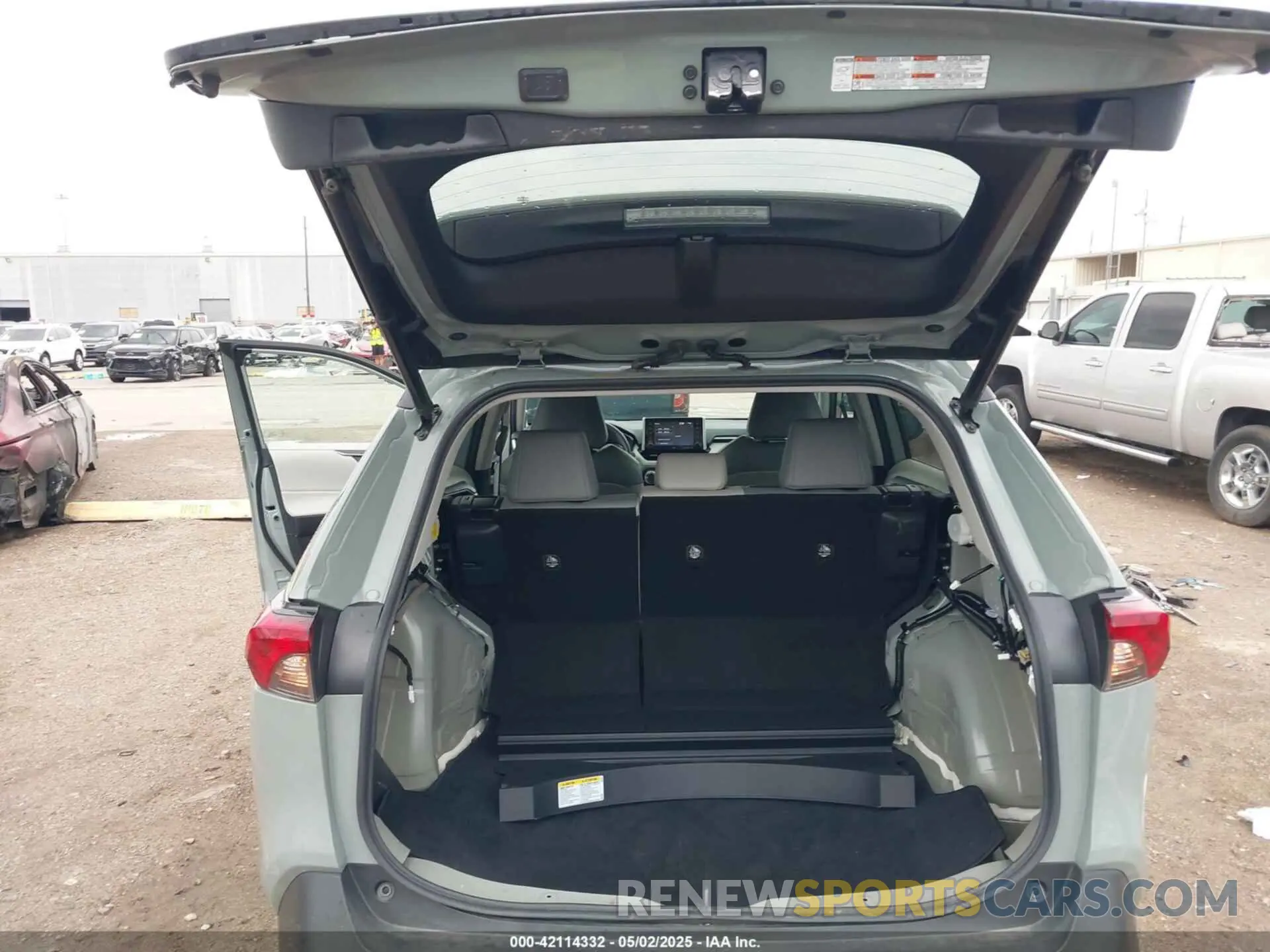 18 Photograph of a damaged car 2T3C1RFV8MW131096 TOYOTA RAV4 2021