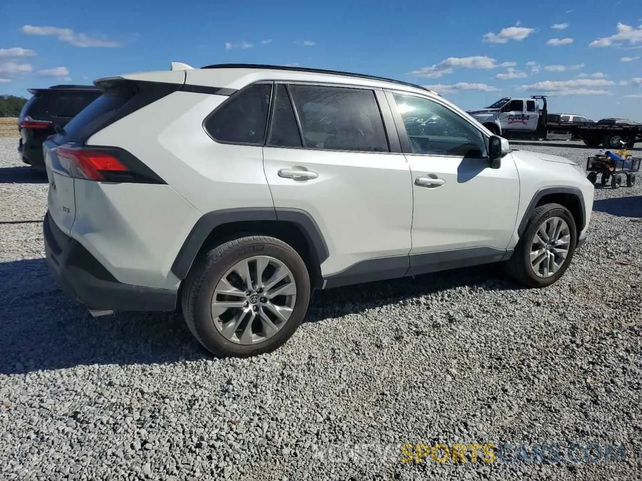 3 Photograph of a damaged car 2T3C1RFV8MW138467 TOYOTA RAV4 2021