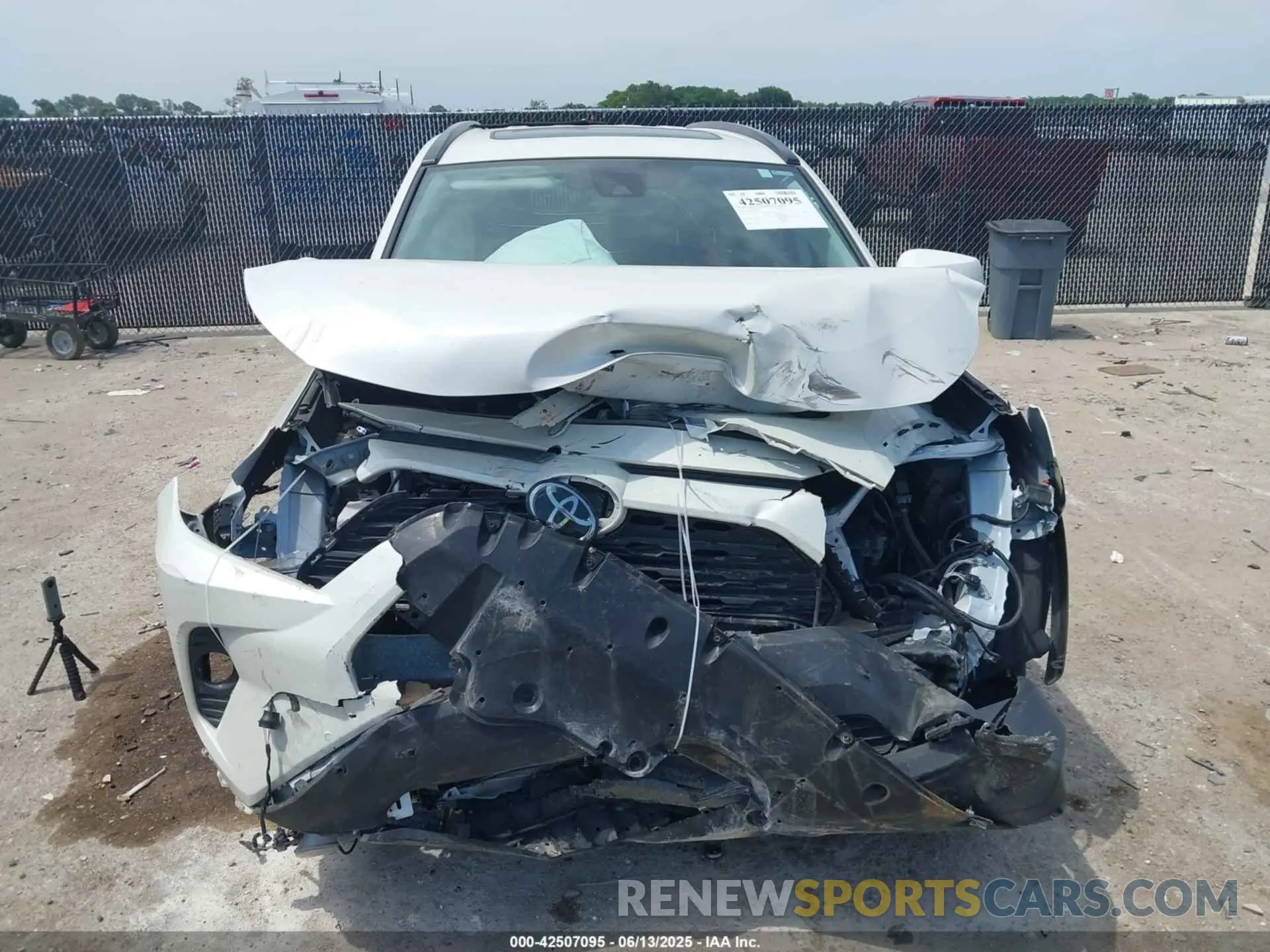 11 Photograph of a damaged car 2T3C1RFV8MW140171 TOYOTA RAV4 2021