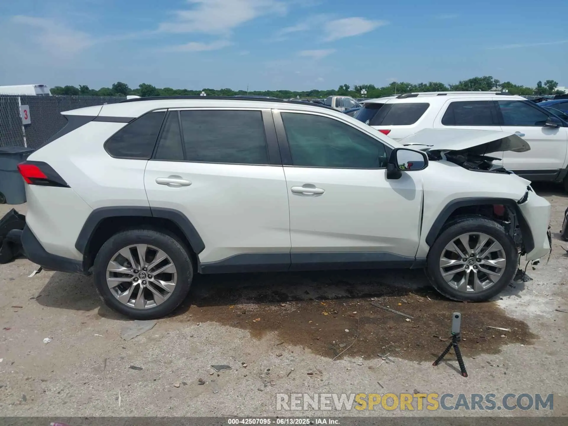 12 Photograph of a damaged car 2T3C1RFV8MW140171 TOYOTA RAV4 2021