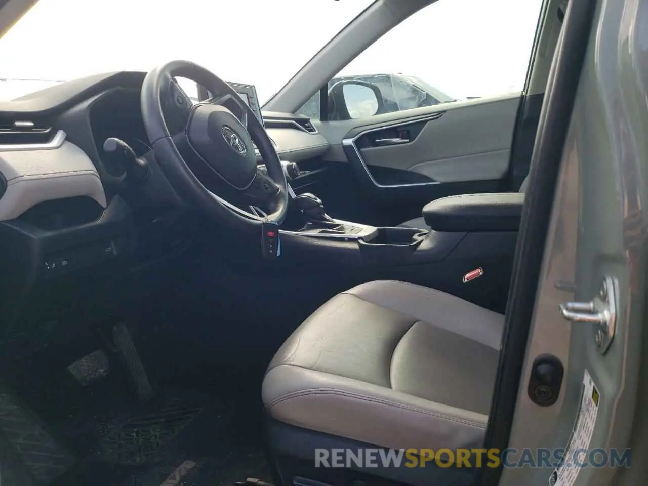 7 Photograph of a damaged car 2T3C1RFV8MW145144 TOYOTA RAV4 2021