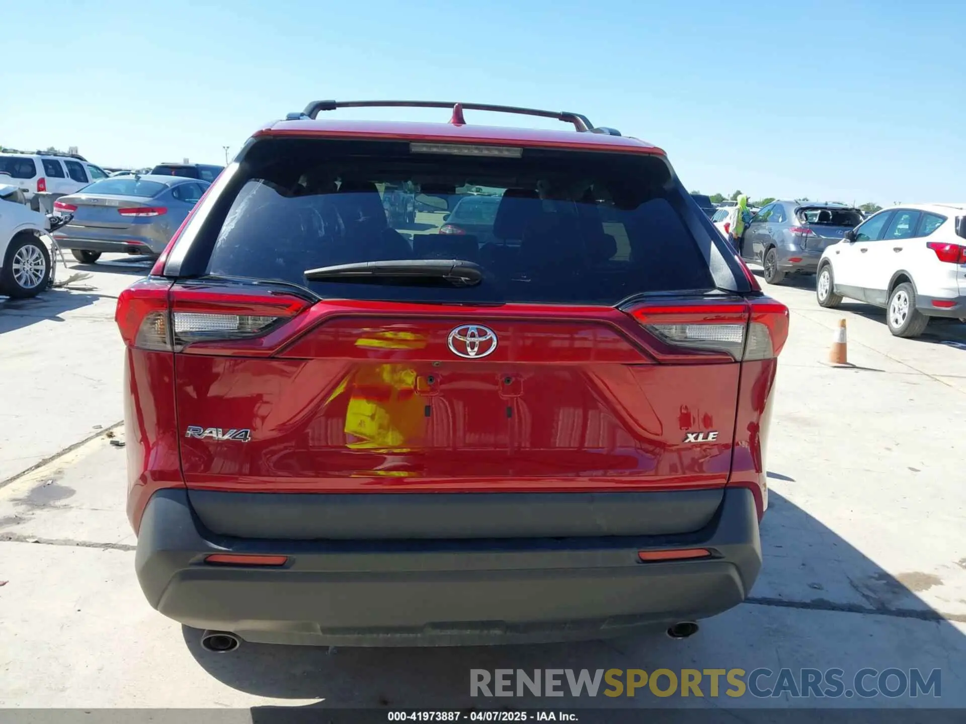 17 Photograph of a damaged car 2T3C1RFV8MW173400 TOYOTA RAV4 2021