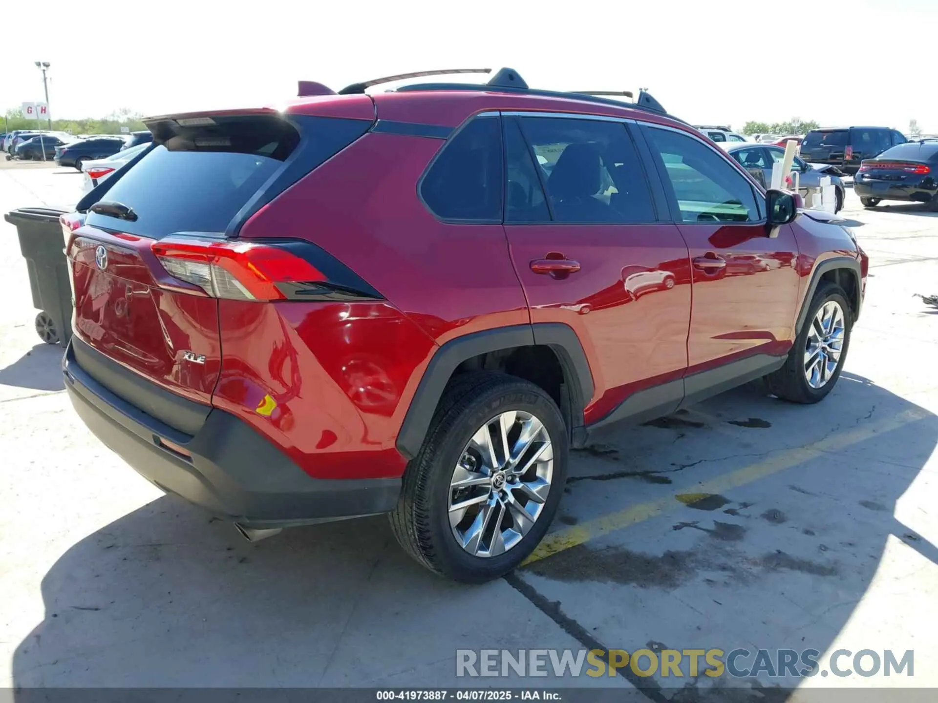 4 Photograph of a damaged car 2T3C1RFV8MW173400 TOYOTA RAV4 2021