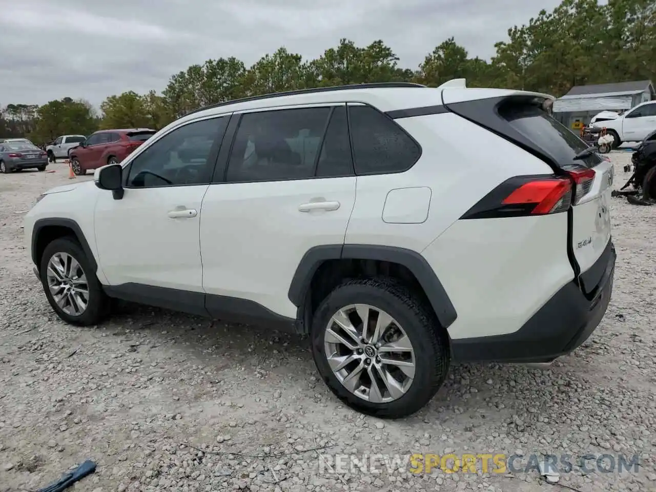 2 Photograph of a damaged car 2T3C1RFV9MW113917 TOYOTA RAV4 2021