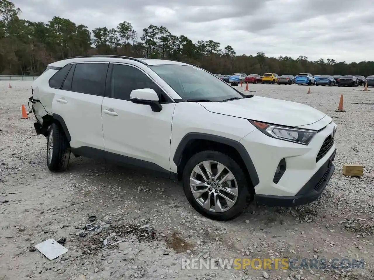 4 Photograph of a damaged car 2T3C1RFV9MW113917 TOYOTA RAV4 2021