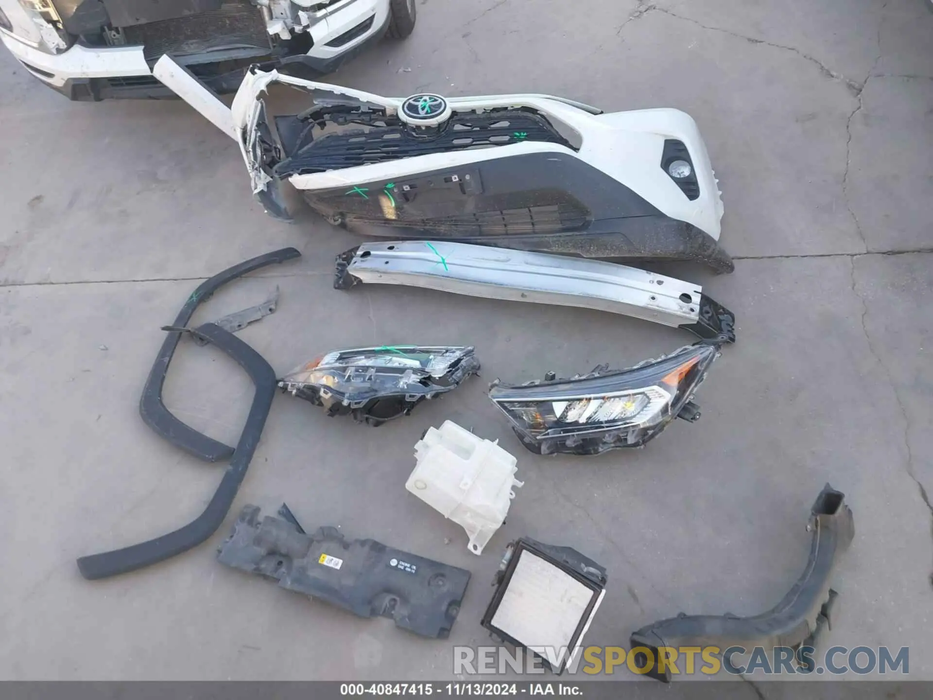 12 Photograph of a damaged car 2T3C1RFV9MW142429 TOYOTA RAV4 2021
