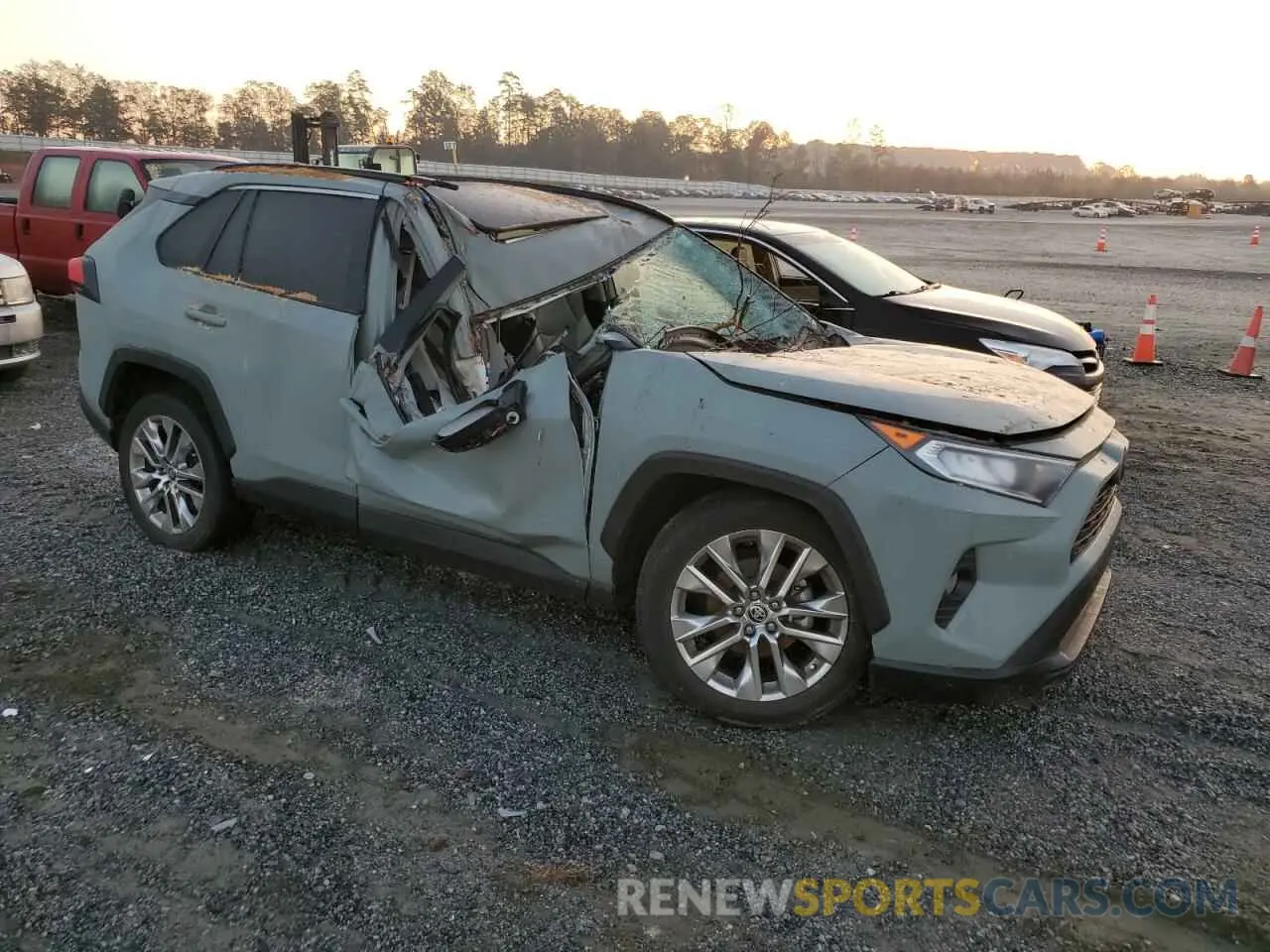 4 Photograph of a damaged car 2T3C1RFV9MW143645 TOYOTA RAV4 2021