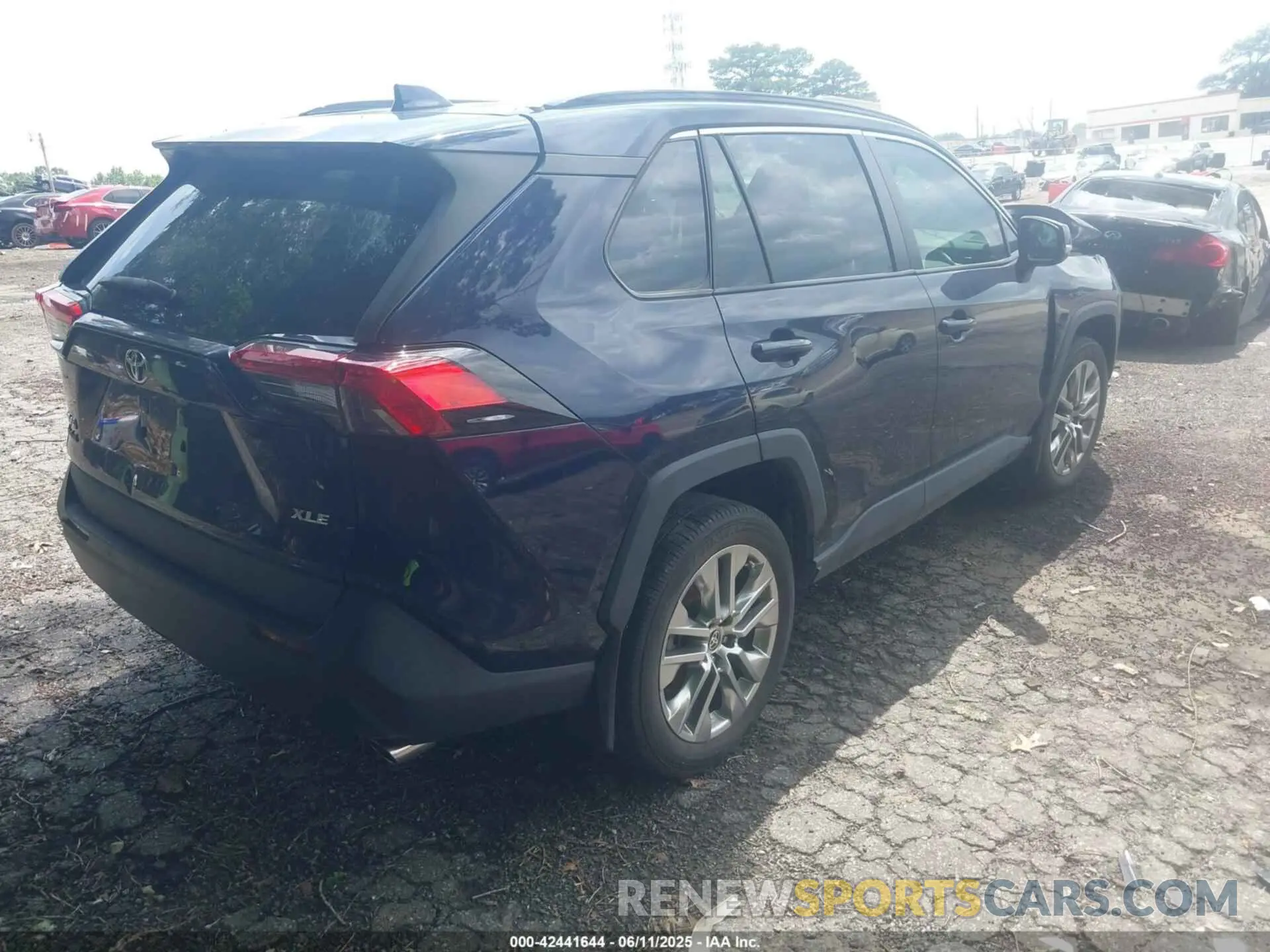 4 Photograph of a damaged car 2T3C1RFV9MW181036 TOYOTA RAV4 2021