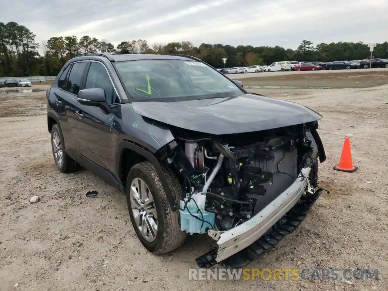 1 Photograph of a damaged car 2T3C1RFVXMC135250 TOYOTA RAV4 2021