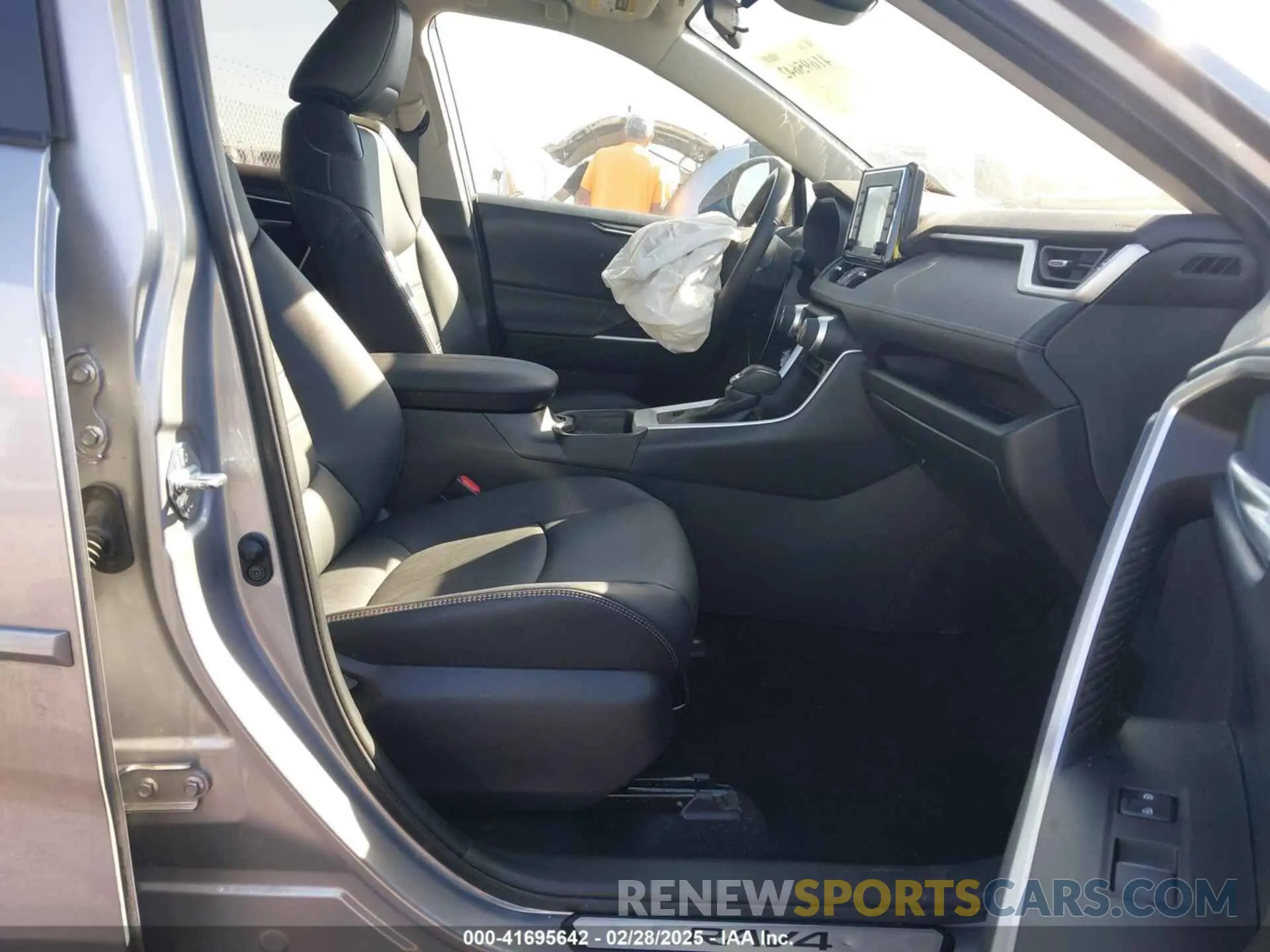 5 Photograph of a damaged car 2T3C1RFVXMC148497 TOYOTA RAV4 2021