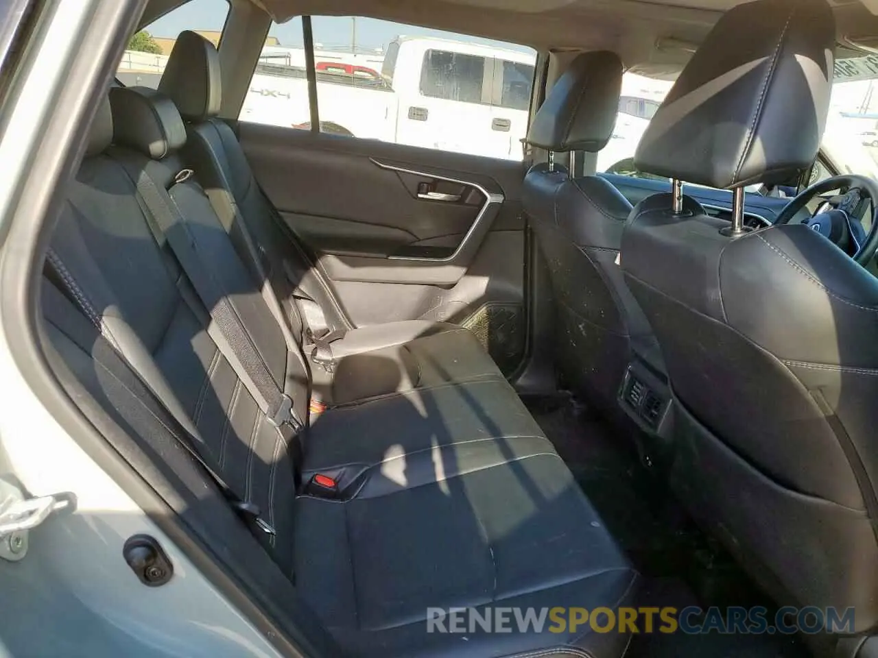 11 Photograph of a damaged car 2T3C1RFVXMW138003 TOYOTA RAV4 2021