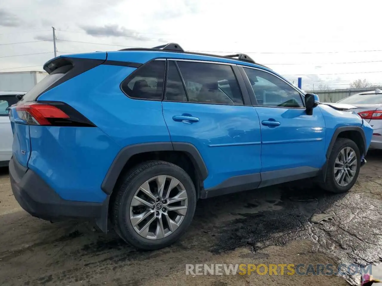 3 Photograph of a damaged car 2T3C1RFVXMW172460 TOYOTA RAV4 2021