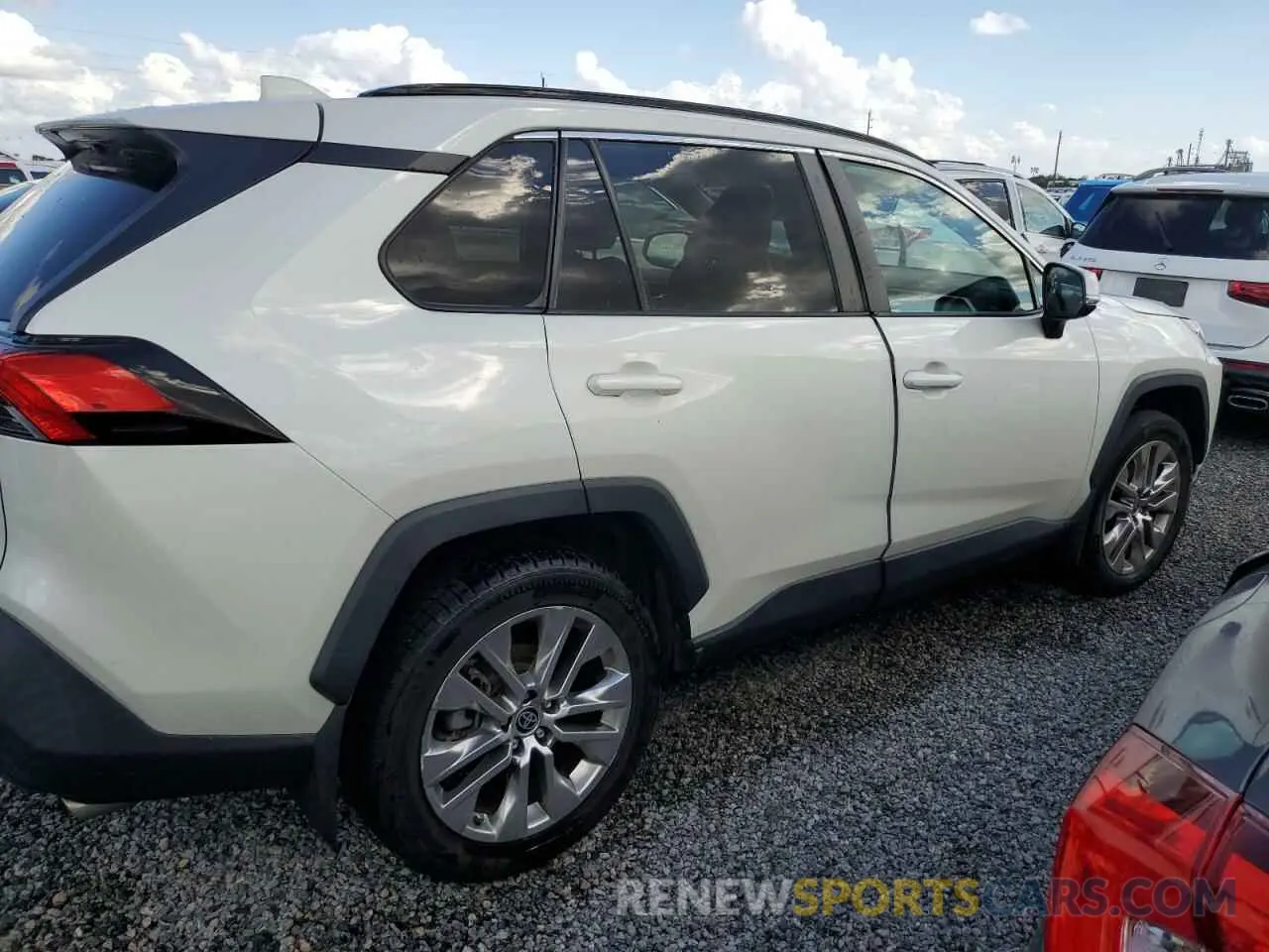 3 Photograph of a damaged car 2T3C1RFVXMW184821 TOYOTA RAV4 2021