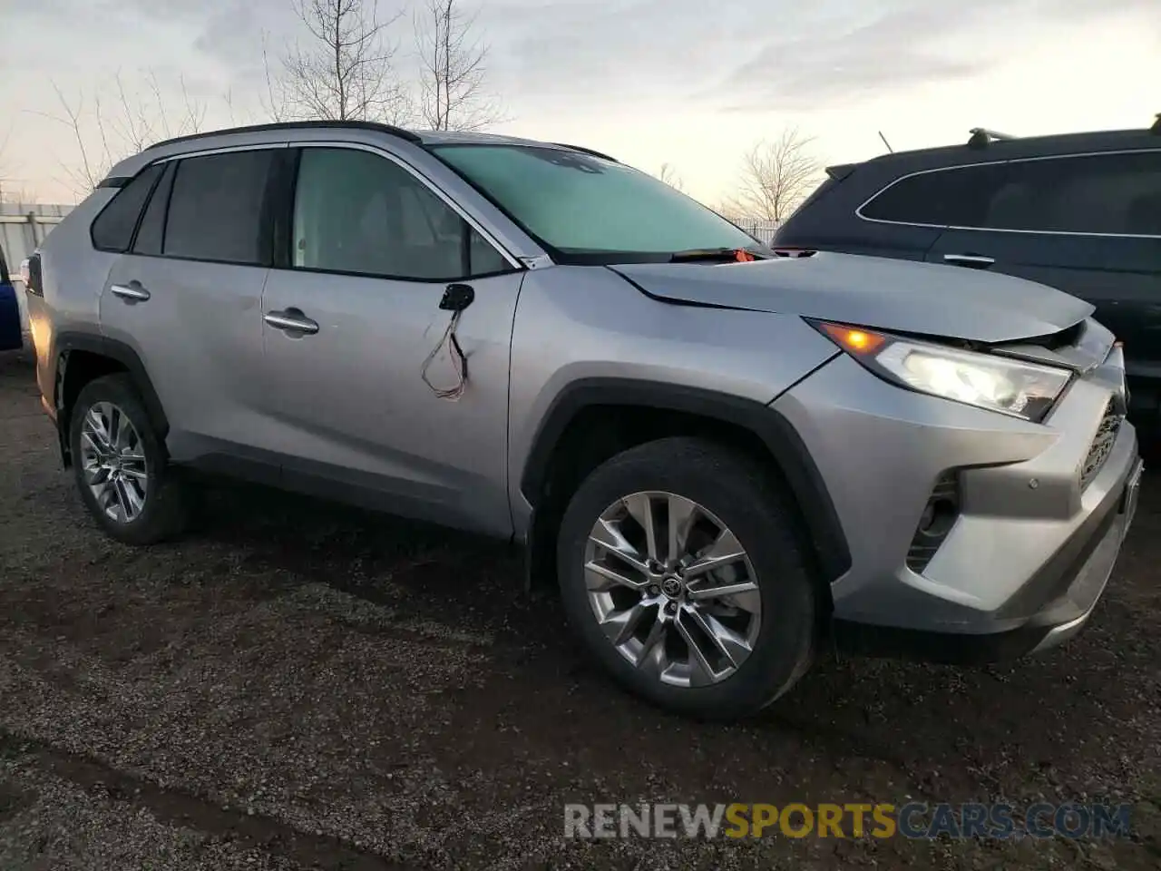 4 Photograph of a damaged car 2T3D1RFV4MC216068 TOYOTA RAV4 2021