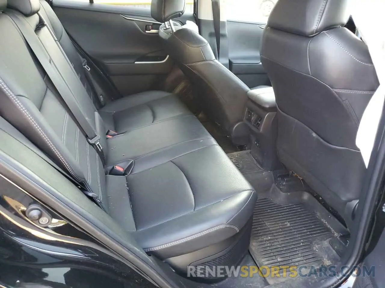 11 Photograph of a damaged car 2T3D6RFV5MW020821 TOYOTA RAV4 2021