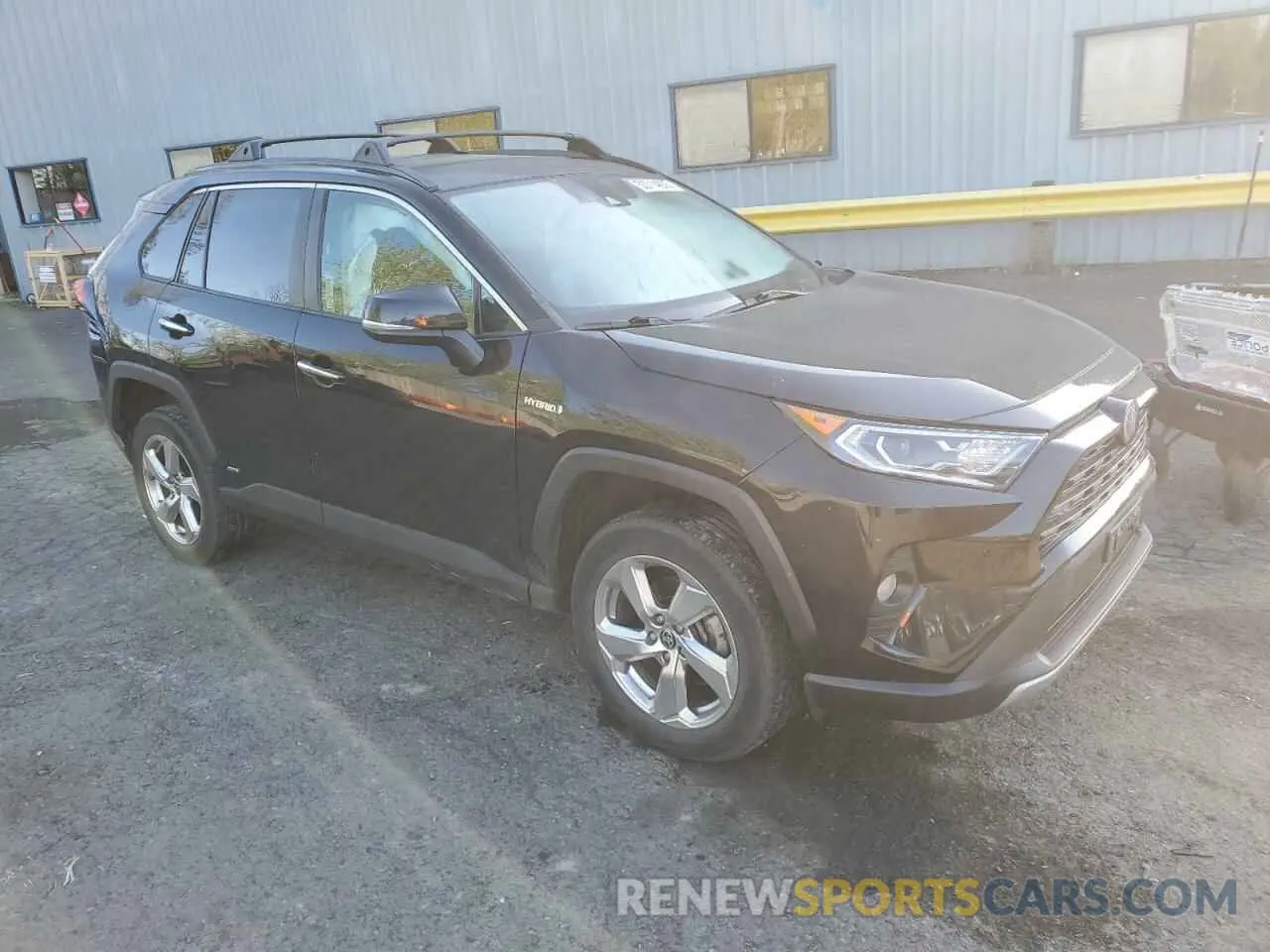 4 Photograph of a damaged car 2T3D6RFV5MW020821 TOYOTA RAV4 2021