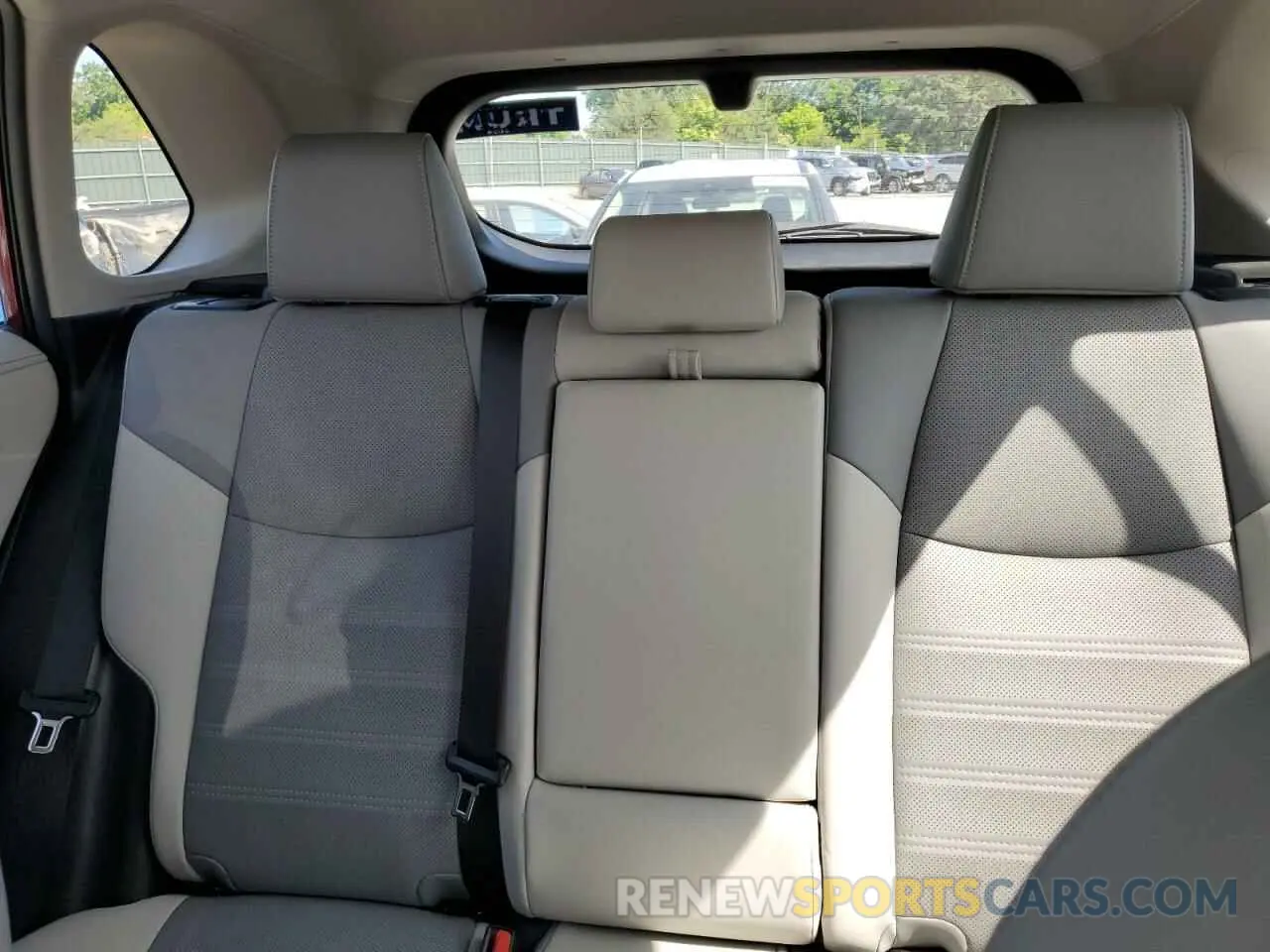 10 Photograph of a damaged car 2T3D6RFV7MW012784 TOYOTA RAV4 2021