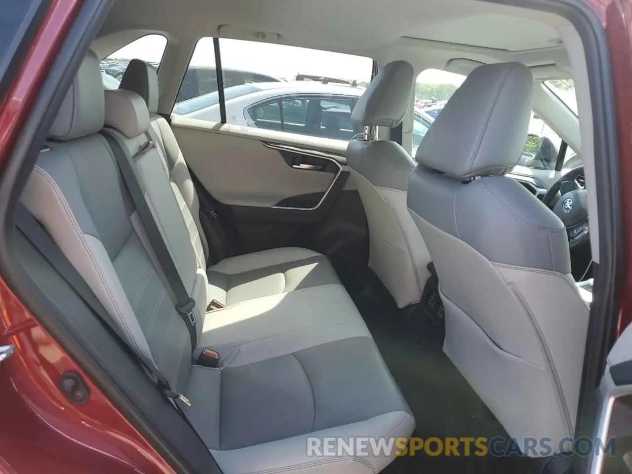 11 Photograph of a damaged car 2T3D6RFV7MW012784 TOYOTA RAV4 2021