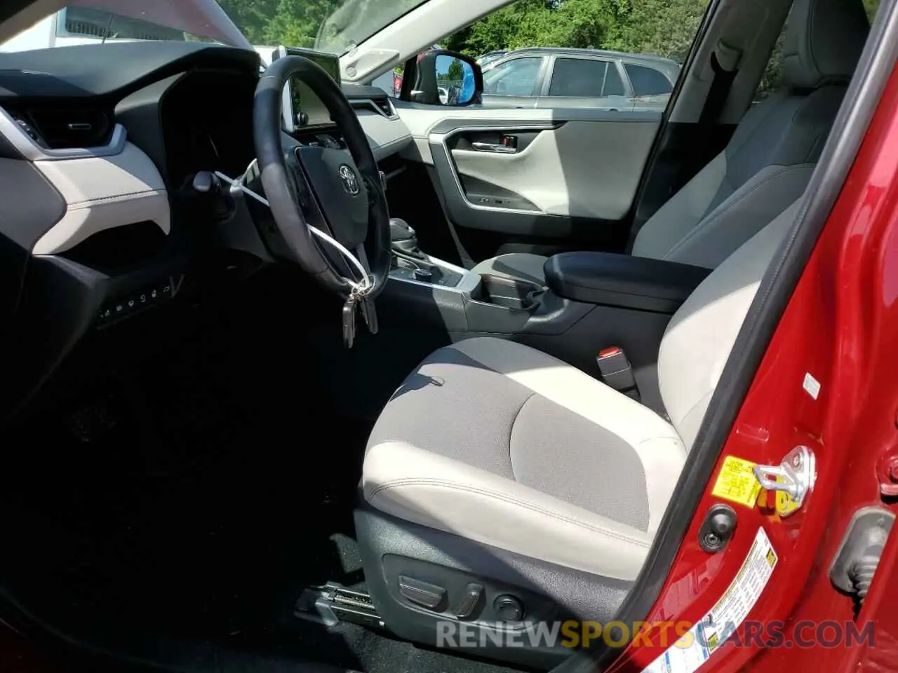 7 Photograph of a damaged car 2T3D6RFV7MW012784 TOYOTA RAV4 2021