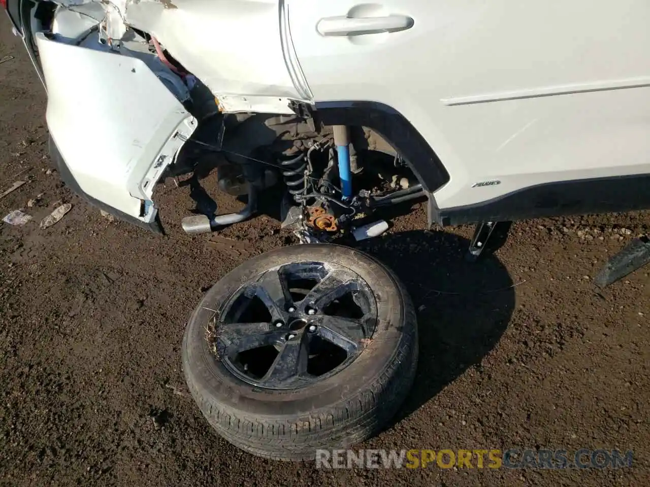 9 Photograph of a damaged car 2T3E6RFV1MW006497 TOYOTA RAV4 2021