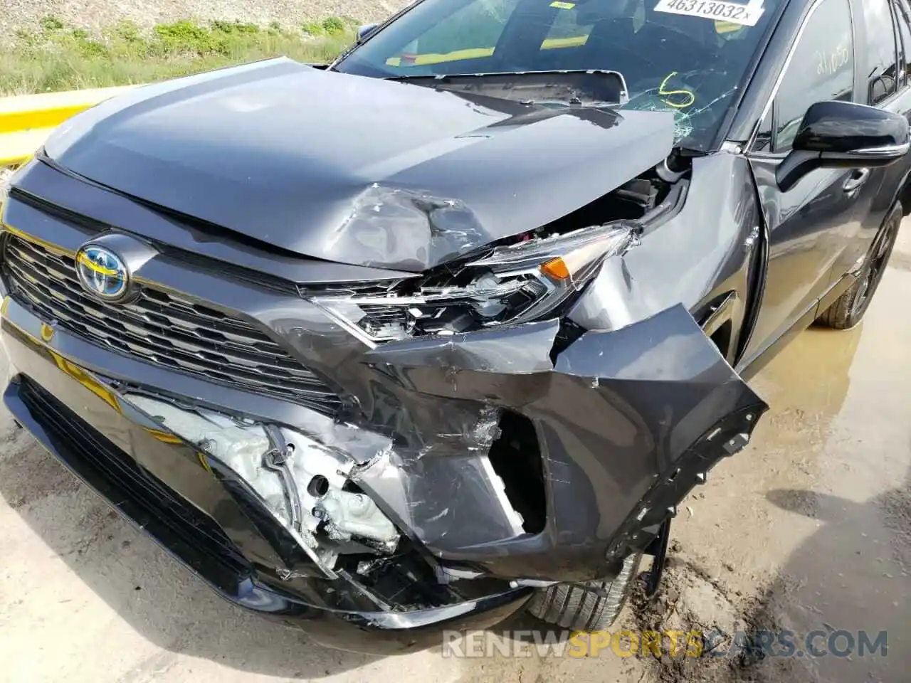 9 Photograph of a damaged car 2T3E6RFV1MW016723 TOYOTA RAV4 2021