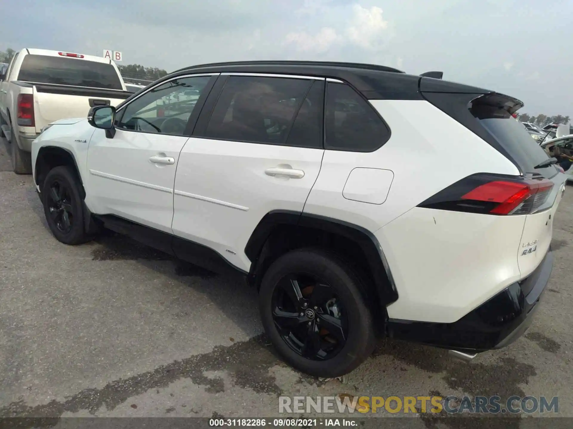 3 Photograph of a damaged car 2T3E6RFV2MW025995 TOYOTA RAV4 2021