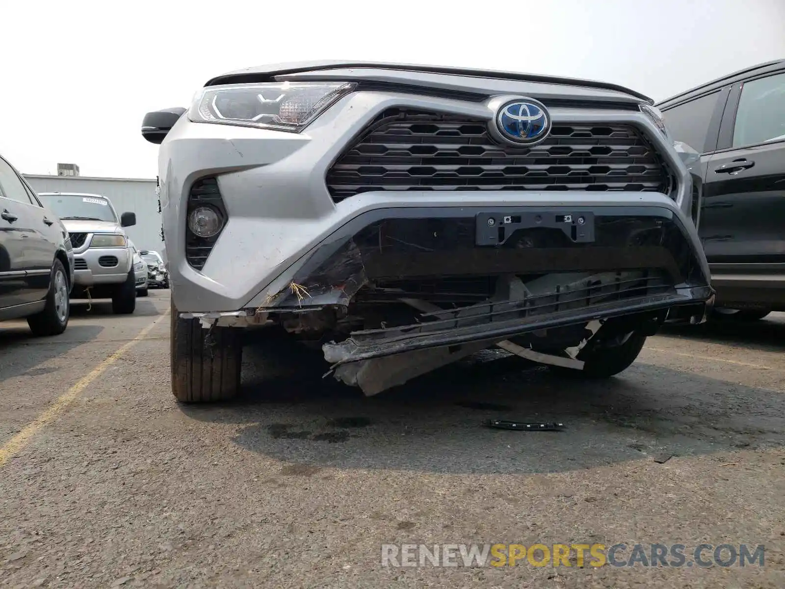 9 Photograph of a damaged car 2T3E6RFV3MW010955 TOYOTA RAV4 2021